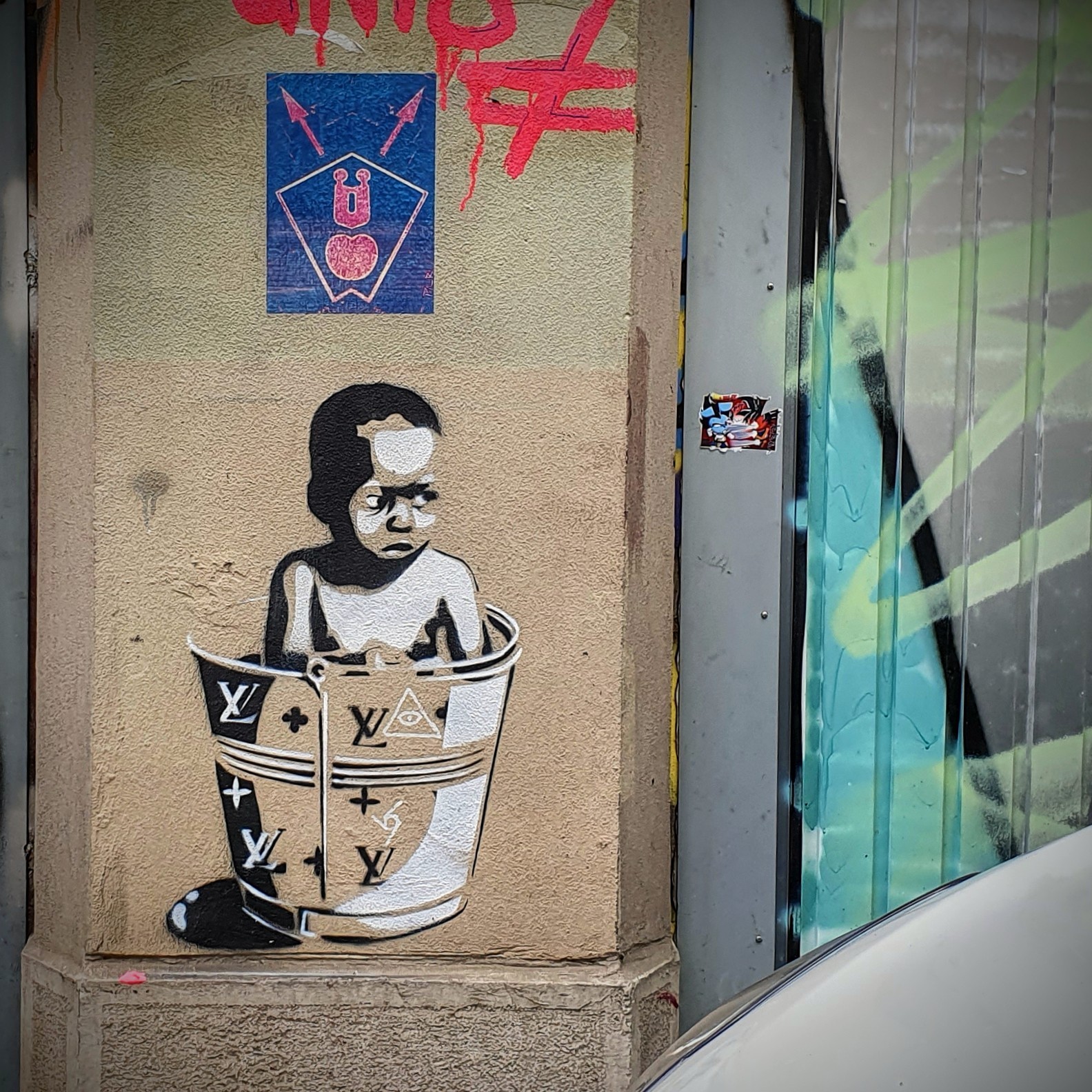 
								Street-art graffiti fresque 
								EZK 
									15 Rue Genissieu
									38000
									Grenoble
									France 
									Pat Finder
								Street-Art-Safari.com
								