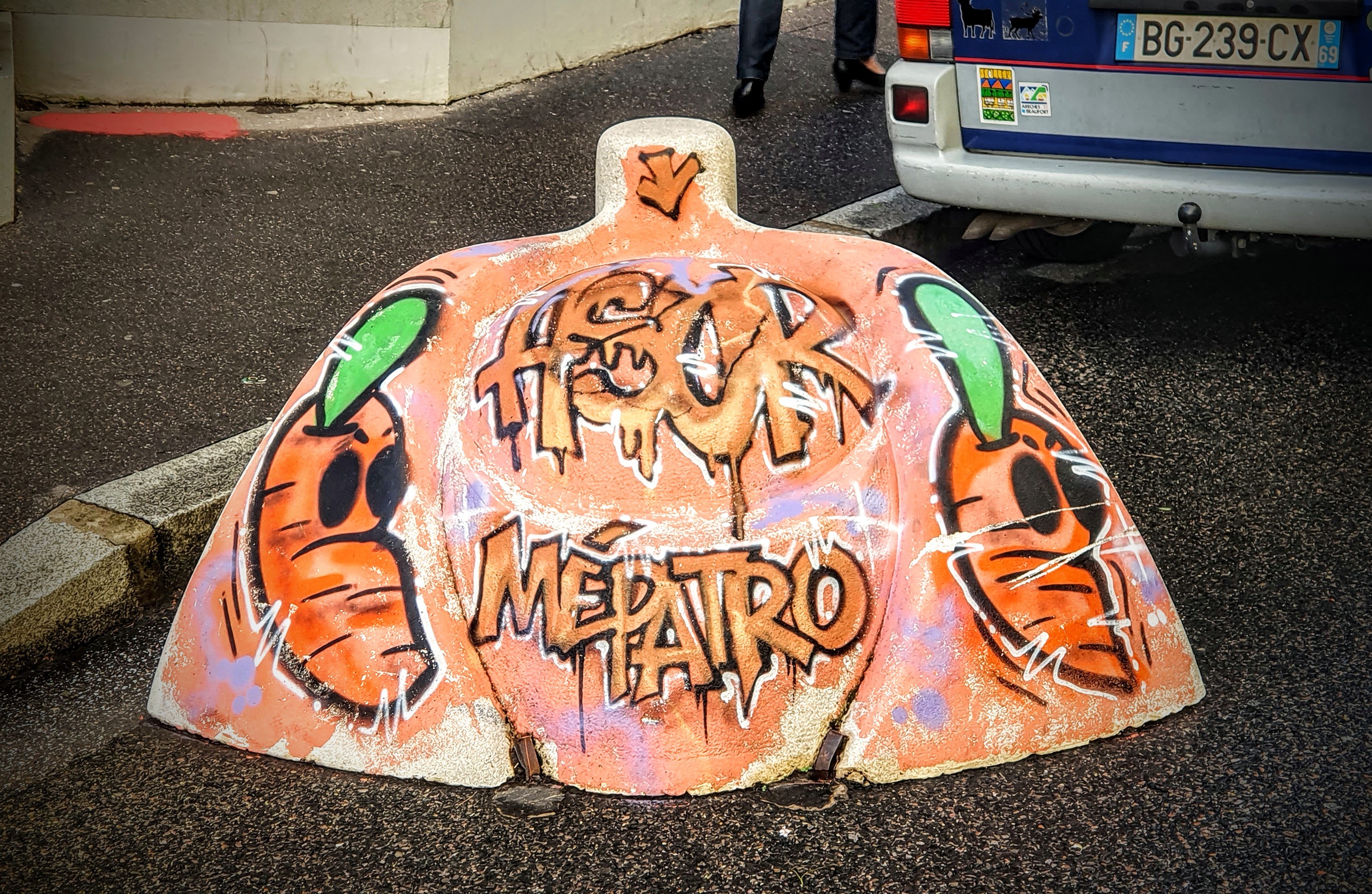 
								Street-art graffiti fresque 
								La grosse Rotka 
									4 Rue Vaucanson
									69001
									Lyon
									France 
									Pat Finder
								Street-Art-Safari.com
								