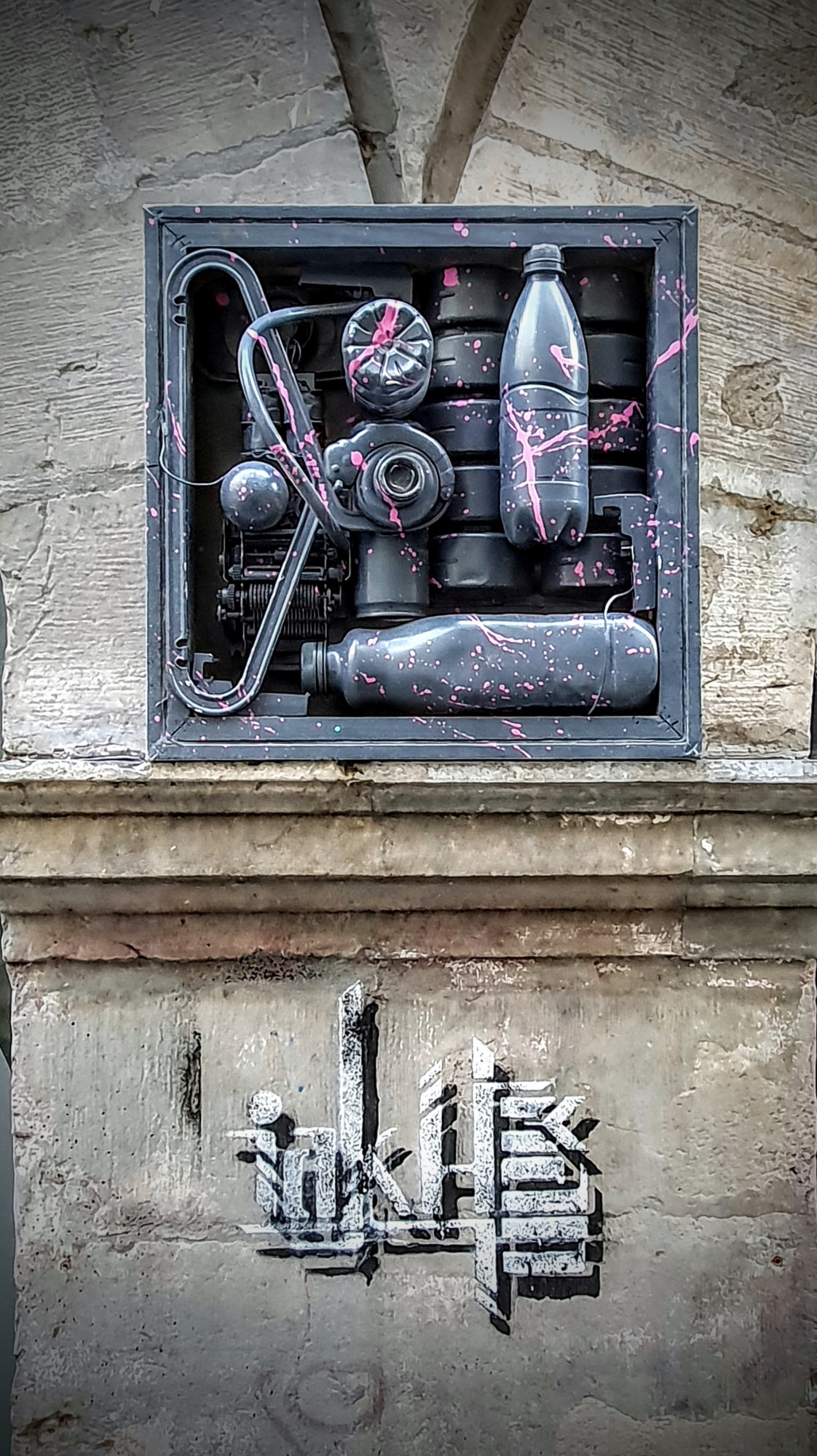 
								Street-art graffiti fresque 
								IakhMan 
									4 Rue des Forces
									69002
									Lyon
									France 
									Pat Finder
								Street-Art-Safari.com
								