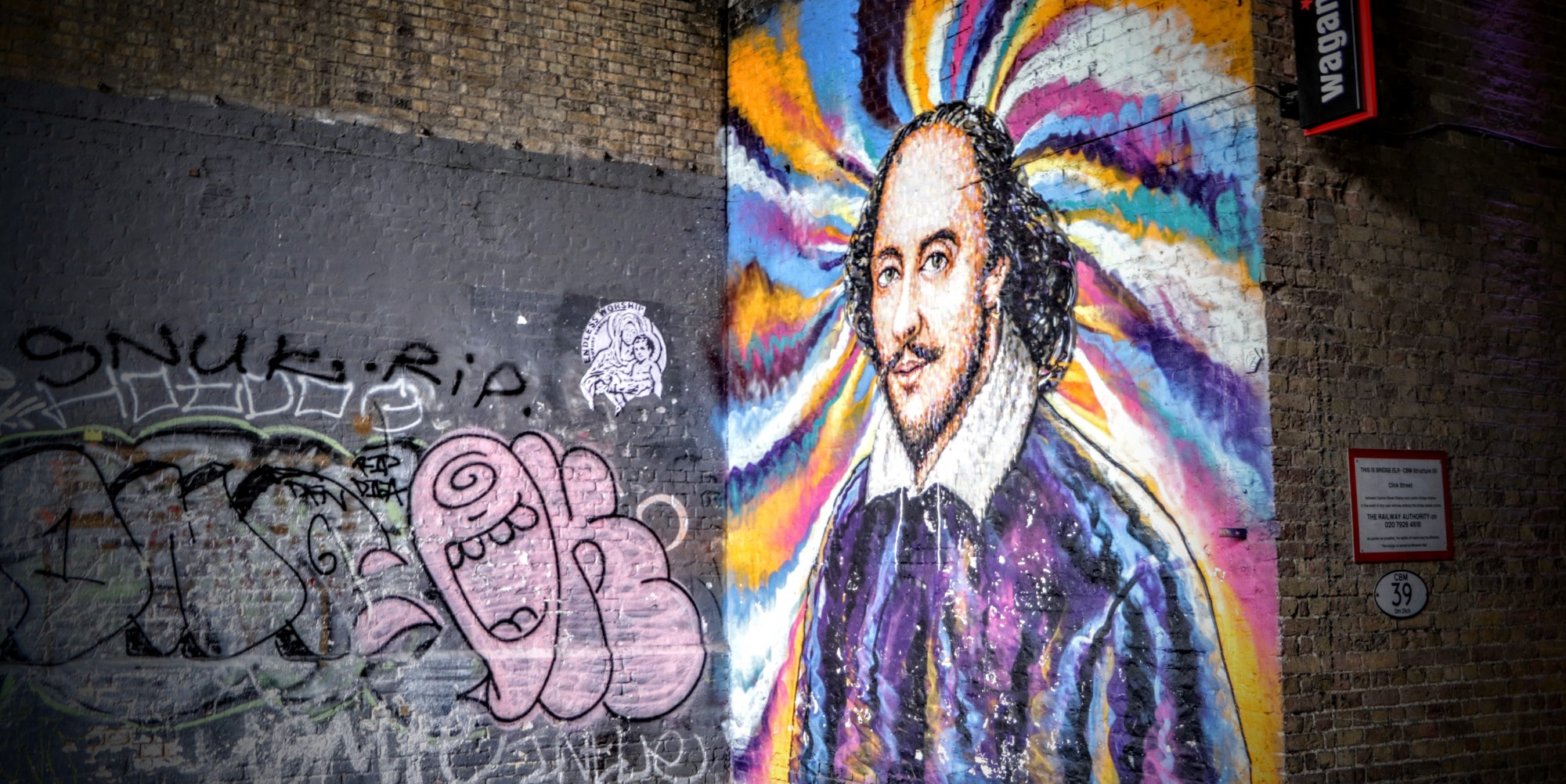 
								Street-art graffiti fresque 
								 
									39b Bank End
									SE1 9BU
									London
									United Kingdom 
									Pat Finder
								Street-Art-Safari.com
								