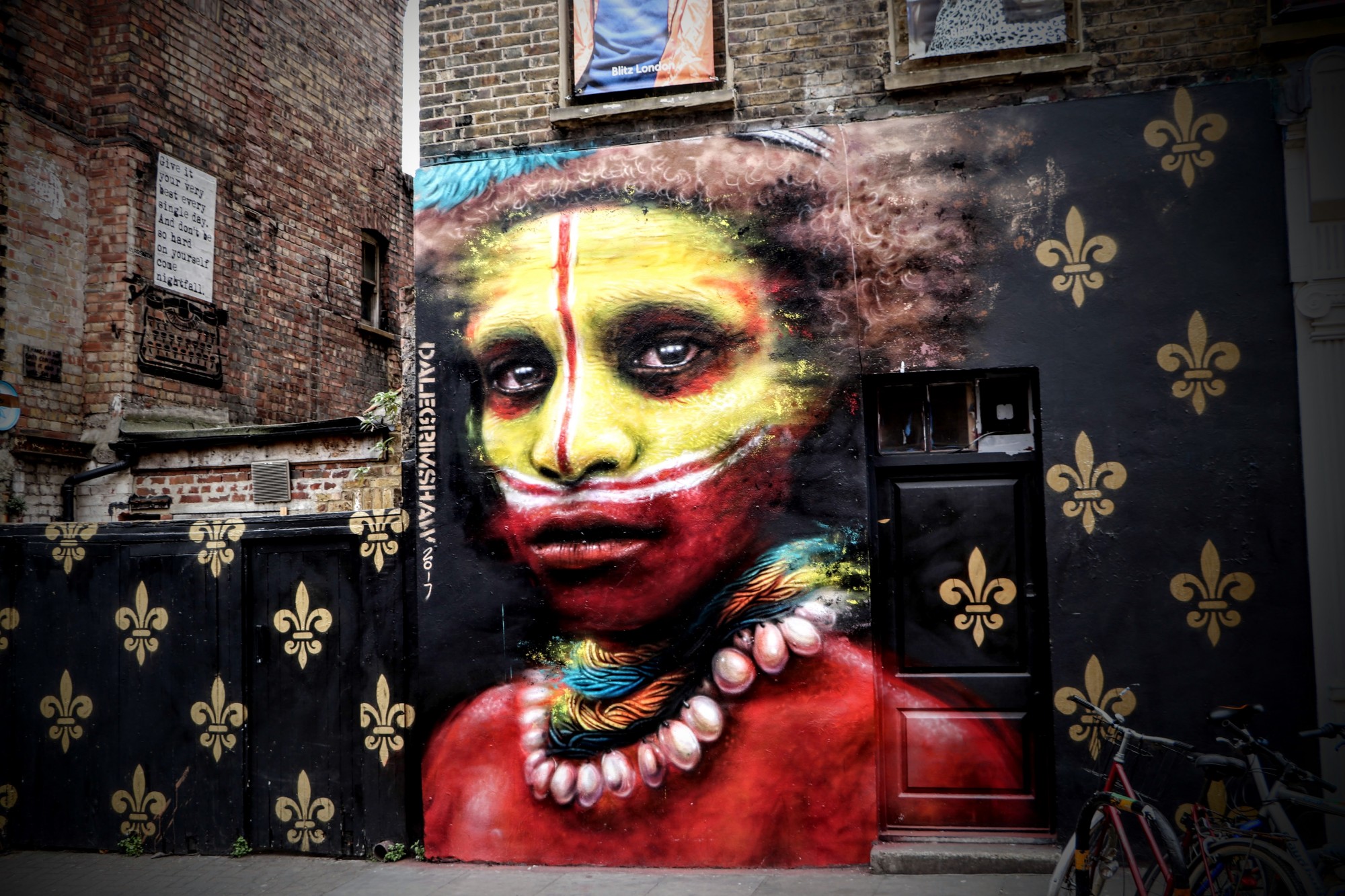 
								Street-art graffiti fresque 
								Dale Grimshaw 
									43 Hanbury Street
									E1 5JP
									London
									United Kingdom 
									Pat Finder
								Street-Art-Safari.com
								