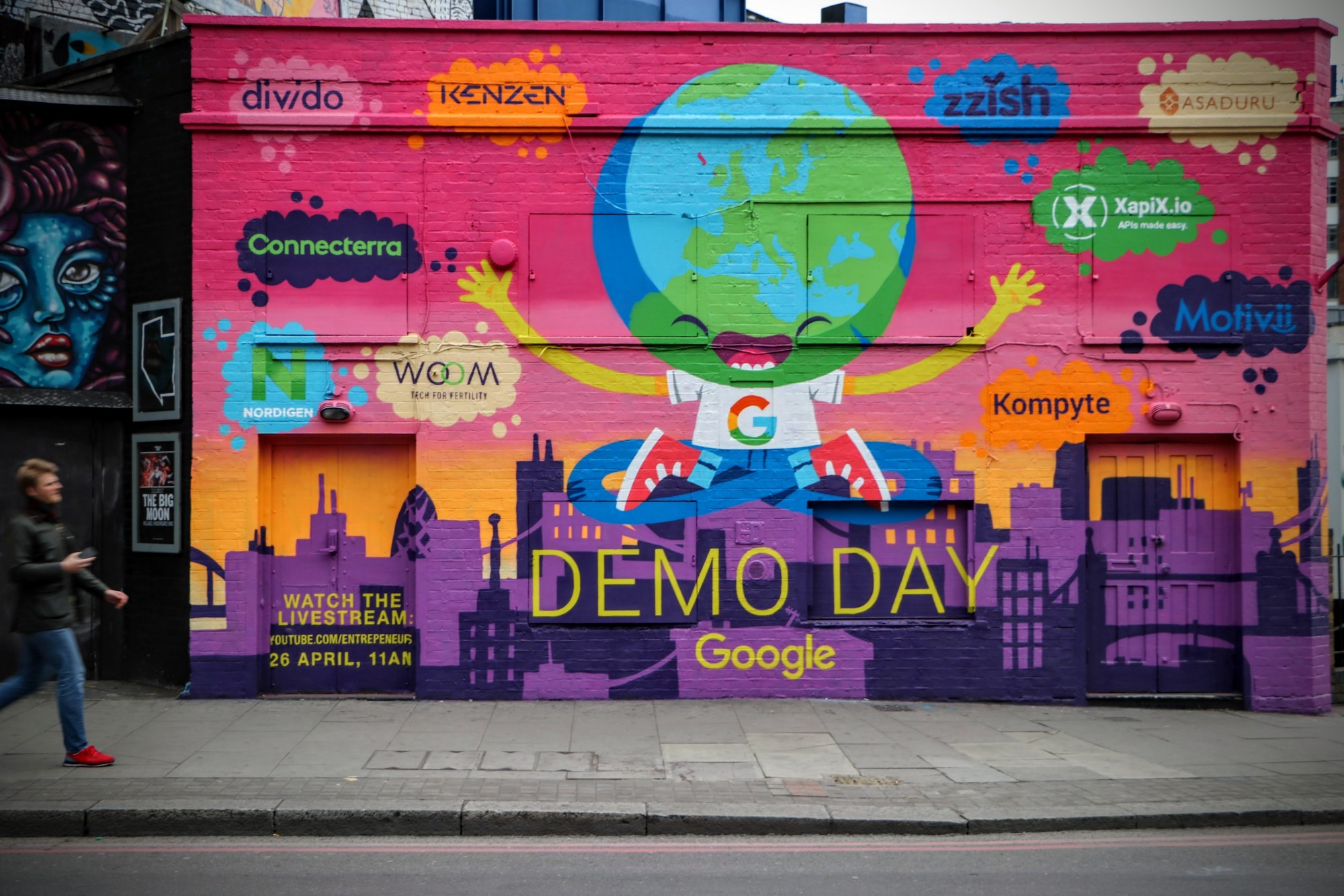 
								Street-art graffiti fresque 
								 
									54 Holywell Lane
									EC2A 3PQ
									London
									United Kingdom 
									Pat Finder
								Street-Art-Safari.com
								