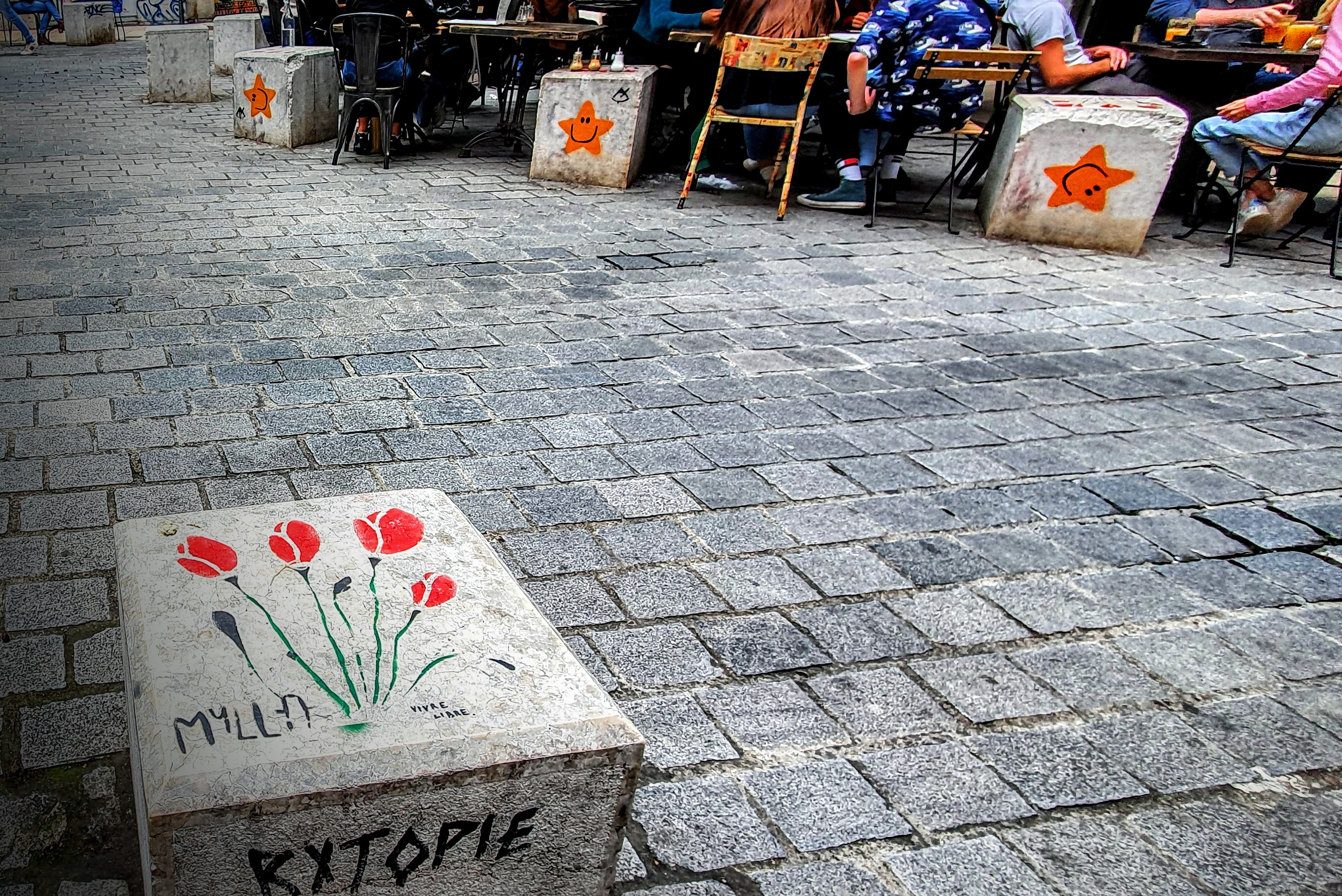 
								Street-art graffiti fresque 
								Ax Creart, Mylla 
									27 Rue Ren&eacute; Leynaud
									69001
									Lyon
									France 
									Pat Finder
								Street-Art-Safari.com
								