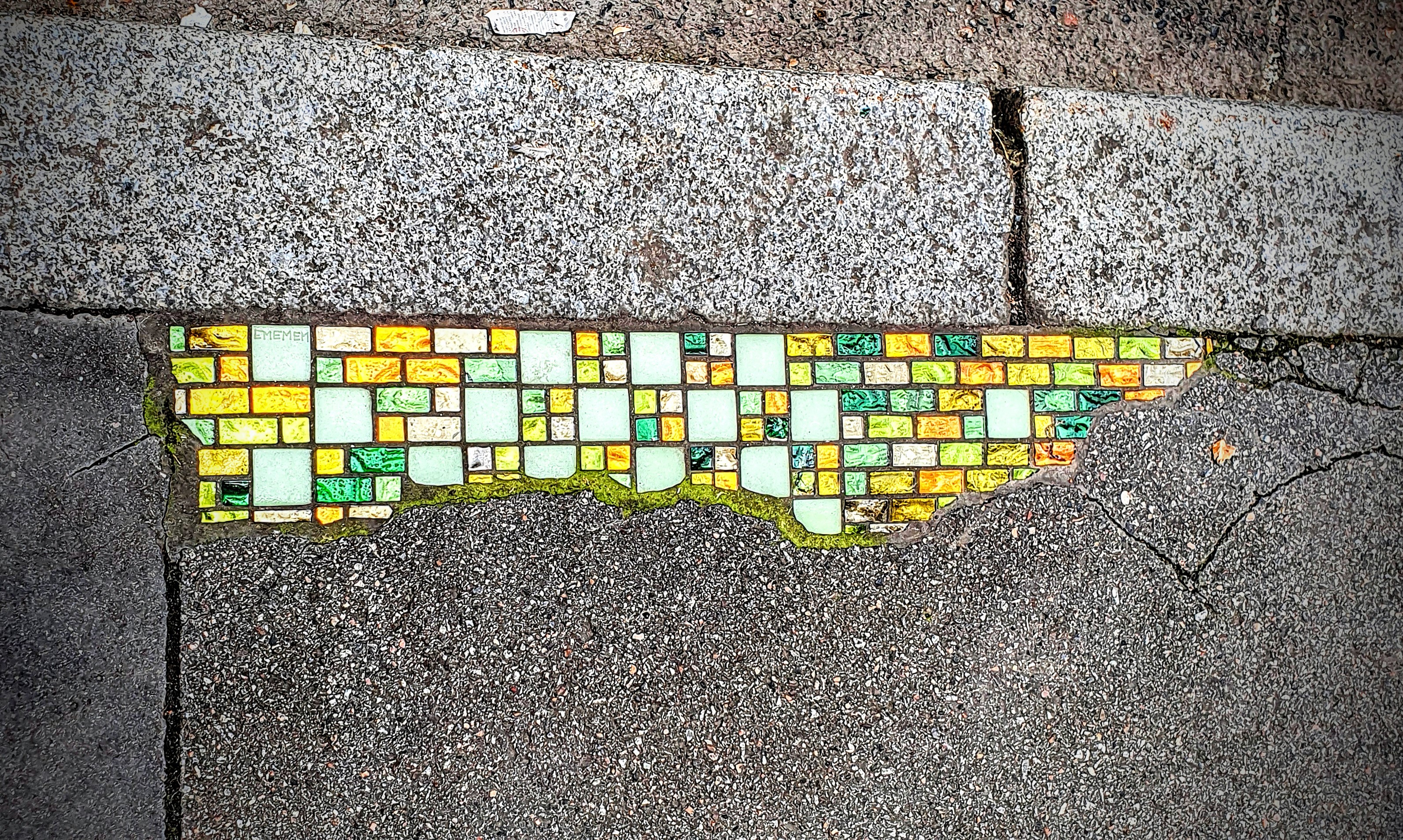 
								Street-art graffiti fresque 
								Ememem 
									61 Rue des Tables Claudiennes
									69001
									Lyon
									France 
									Pat Finder
								Street-Art-Safari.com
								