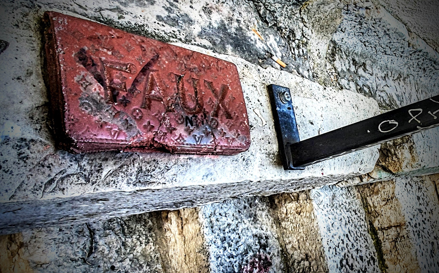 
								Street-art graffiti fresque 
								 
									23 Rue Ren&eacute; Leynaud
									69001
									Lyon
									France 
									Pat Finder
								Street-Art-Safari.com
								