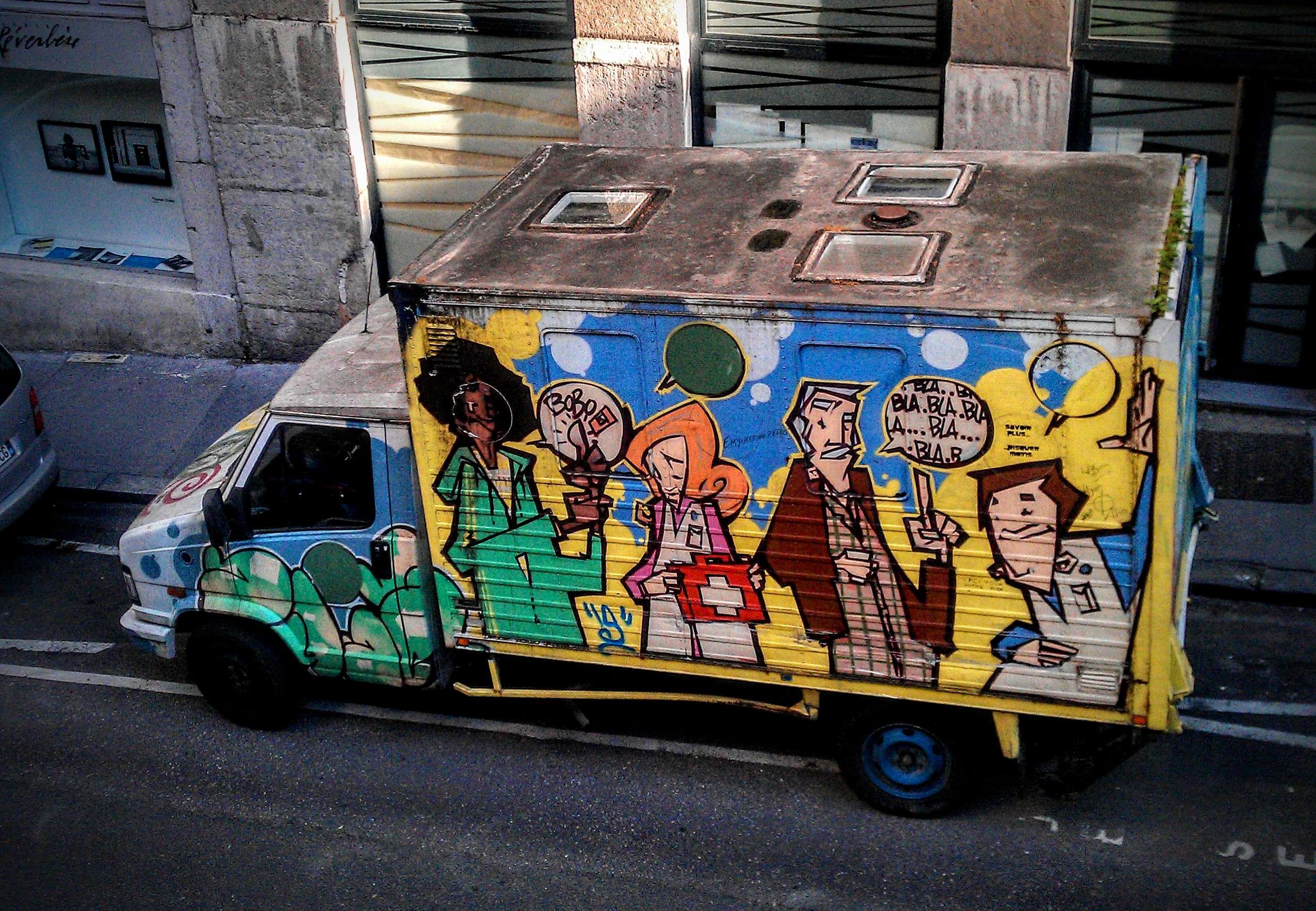 
								Street-art graffiti fresque 
								 
									31 Rue Burdeau
									69001
									Lyon
									France 
									Pat Finder
								Street-Art-Safari.com
								