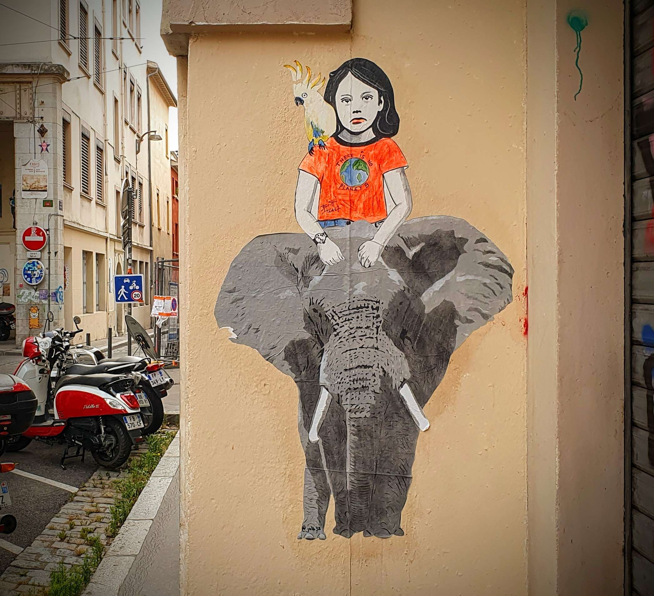 
								Street-art graffiti fresque 
								Britt Tamalet 
									37 Rue Neyret
									69001
									Lyon
									France 
									Pat Finder
								Street-Art-Safari.com
								