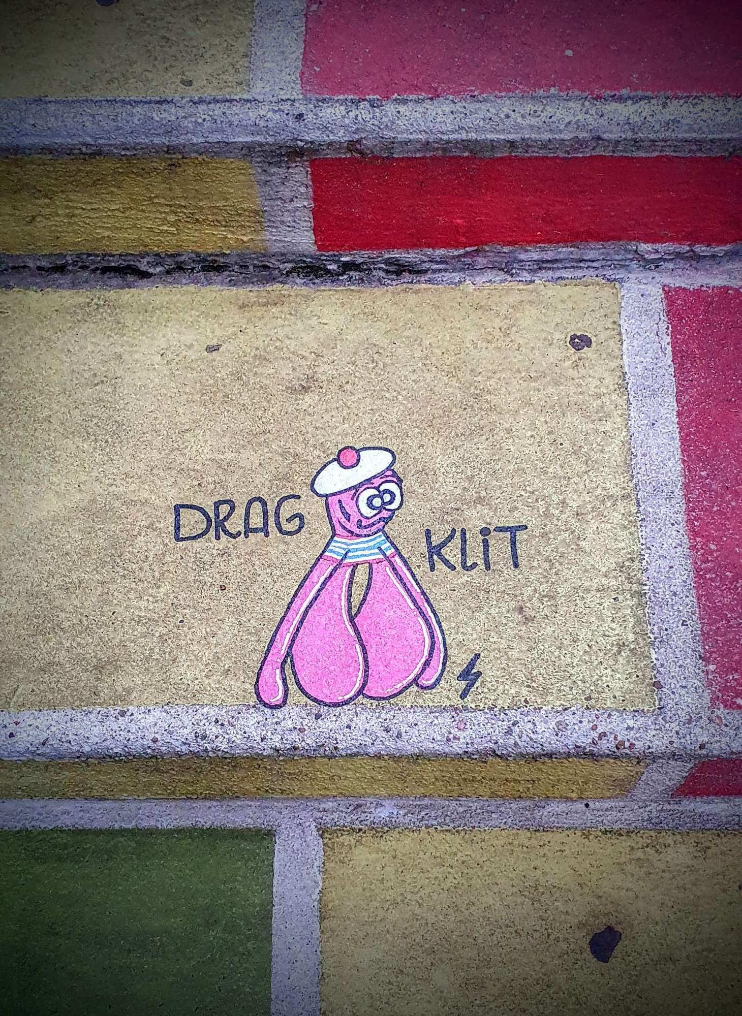 
								Street-art graffiti fresque 
								KlitInDaStreet, UnderThndr 
									2 Rue Prunelle
									69001
									Lyon
									France 
									Pat Finder
								Street-Art-Safari.com
								