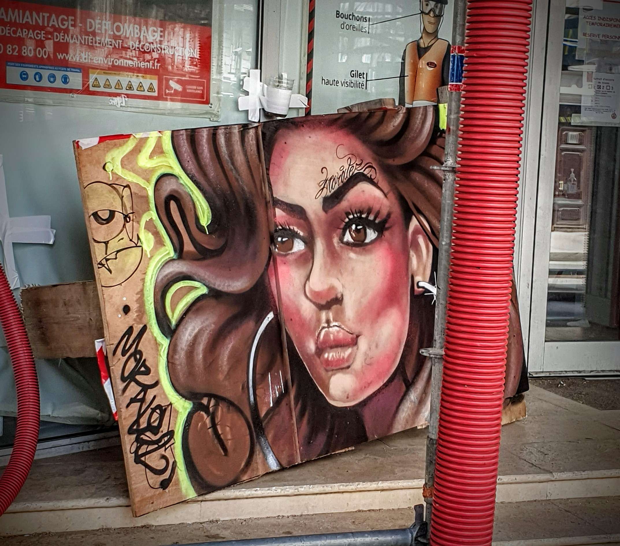 
								Street-art graffiti fresque 
								Moralez xv3st 
									22 Rue Grol&eacute;e
									69002
									Lyon
									France 
									Pat Finder
								Street-Art-Safari.com
								