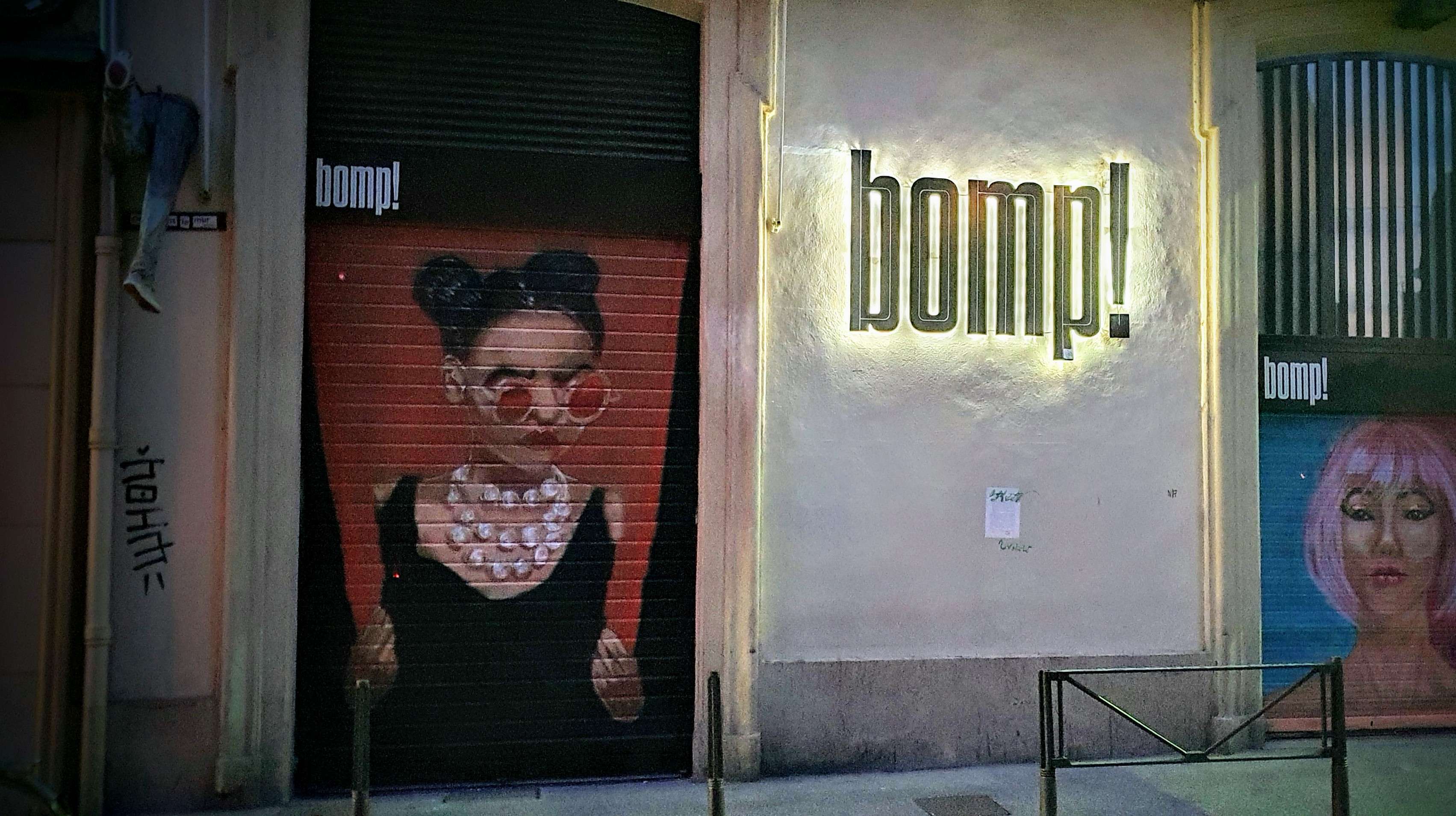 
								Street-art graffiti fresque 
								Okami 
									6 Grande Rue des Feuillants
									69001
									Lyon
									France 
									Pat Finder
								Street-Art-Safari.com
								