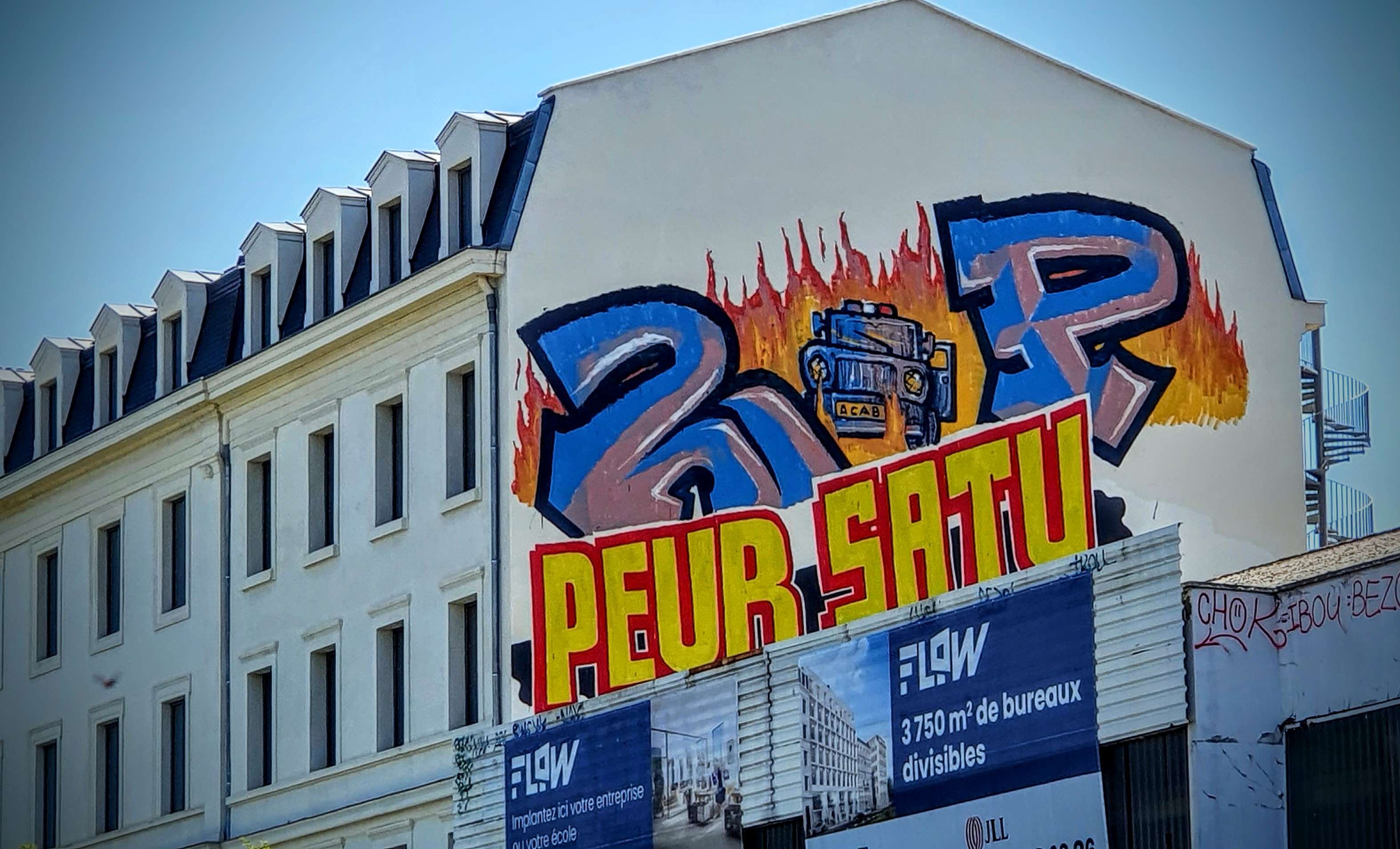 
								Street-art graffiti fresque 
								Peur Satu 
									1 Quai Rambaud
									69002
									Lyon
									France 
									Pat Finder
								Street-Art-Safari.com
								