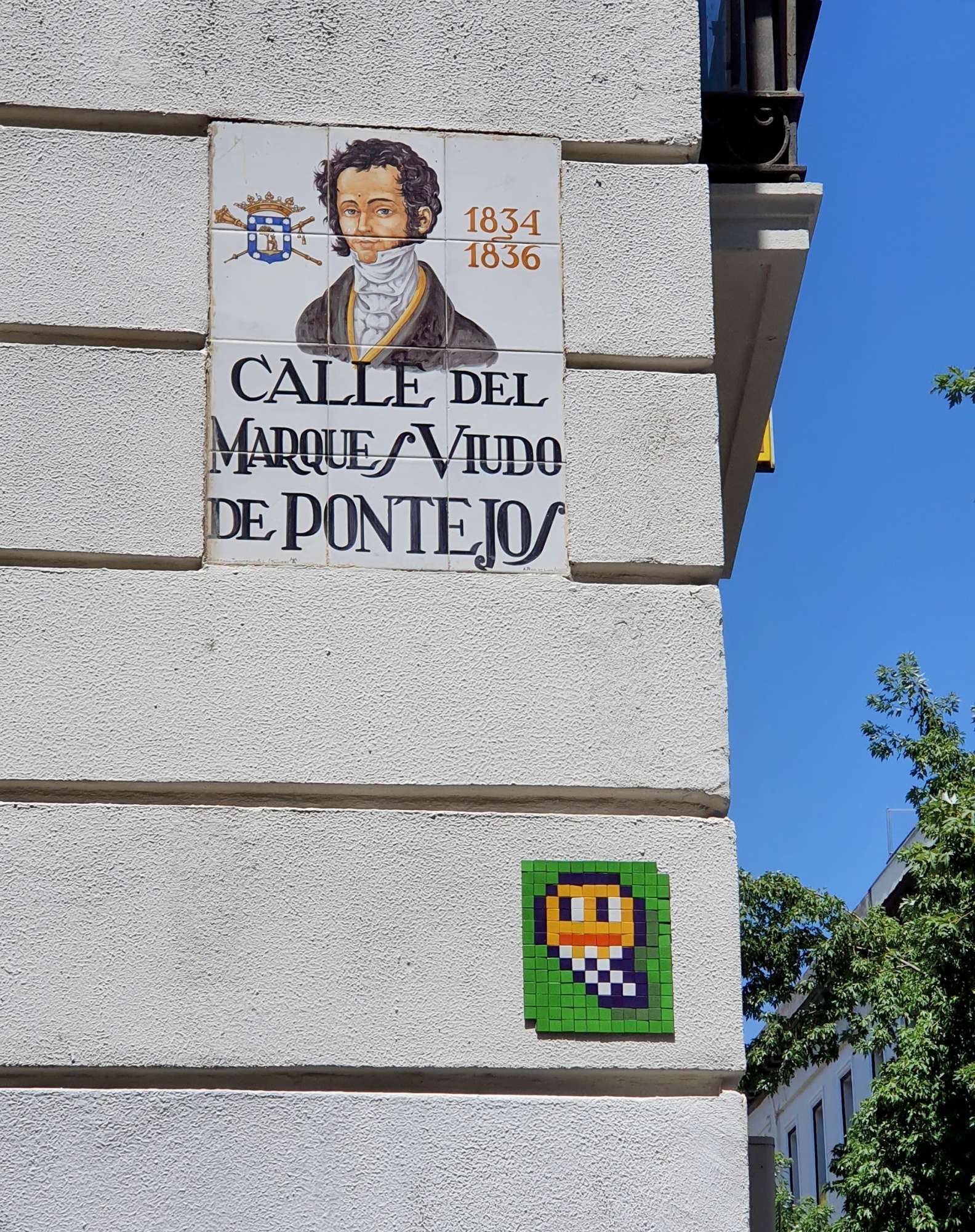 
								Street-art graffiti fresque 
								 
									9 Calle del Marqu&eacute;s Viudo de Pontejos
									28012
									Madrid
									Spain 
									DumDum
								Street-Art-Safari.com
								