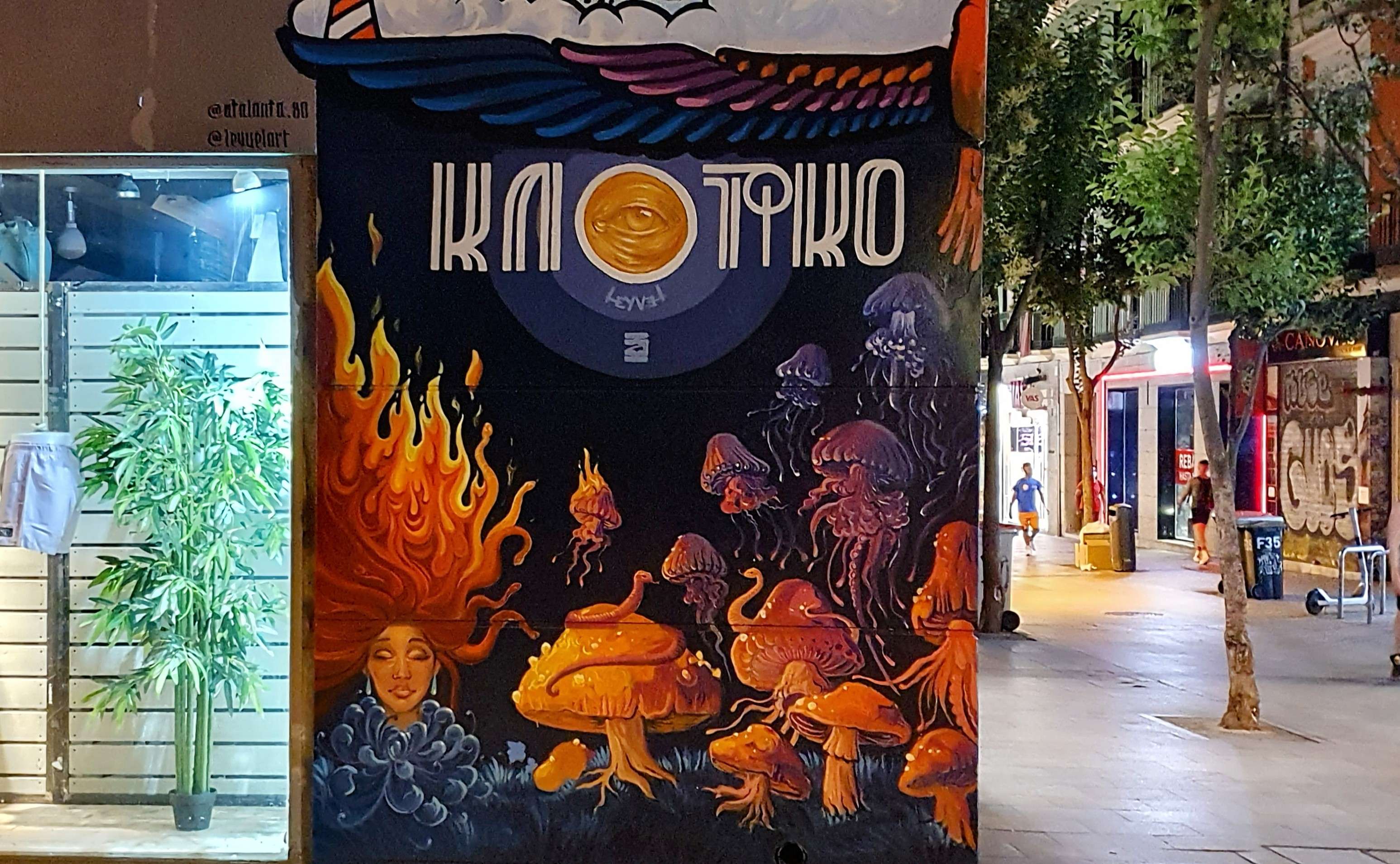 
								Street-art graffiti fresque 
								 
									34 Calle de P&eacute;rez Gald&oacute;s
									28004
									Madrid
									Spain 
									DumDum
								Street-Art-Safari.com
								