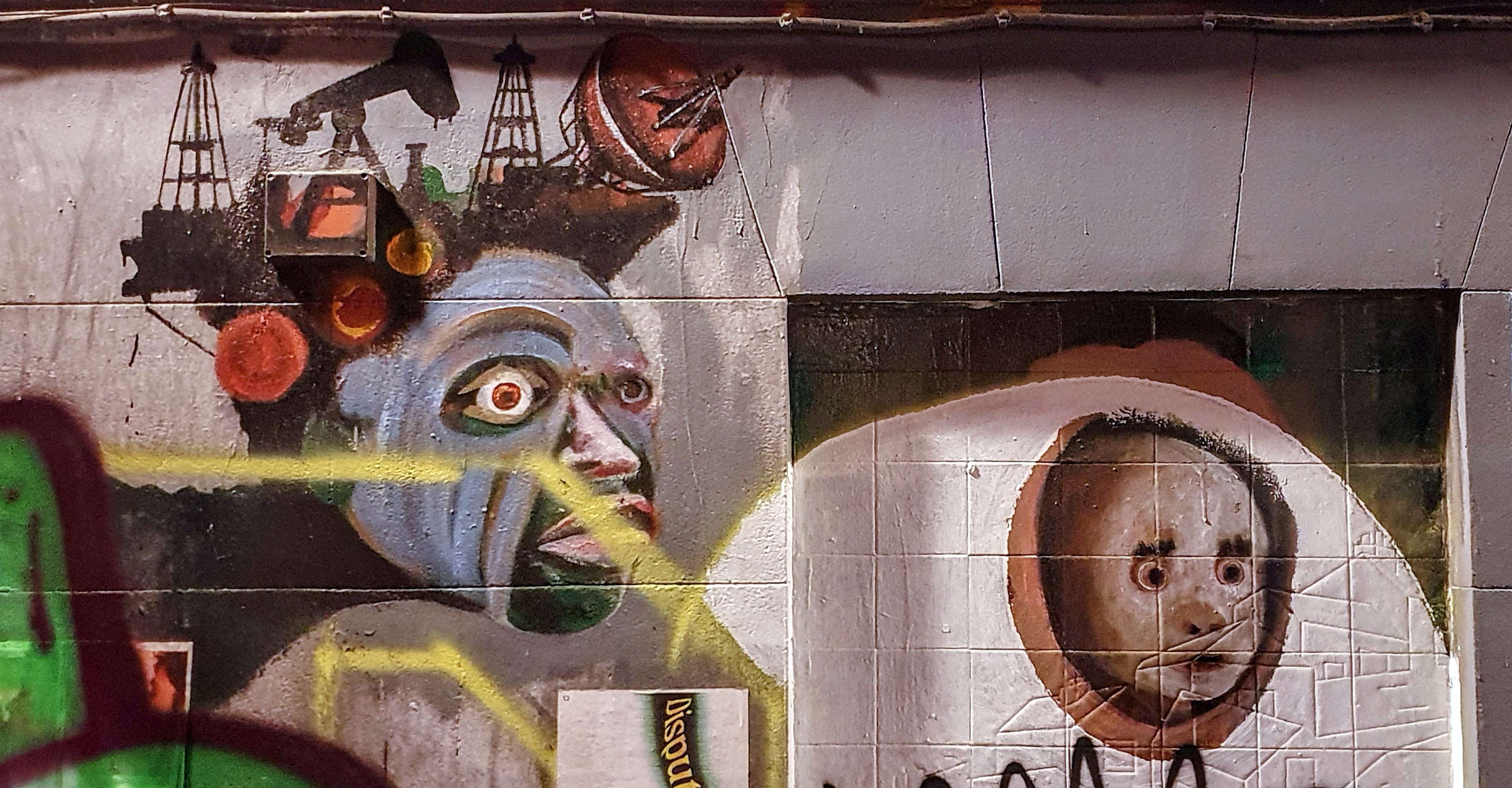 
								Street-art graffiti fresque 
								 
									2 Calle de San Andr&eacute;s
									28004
									Madrid
									Spain 
									DumDum
								Street-Art-Safari.com
								