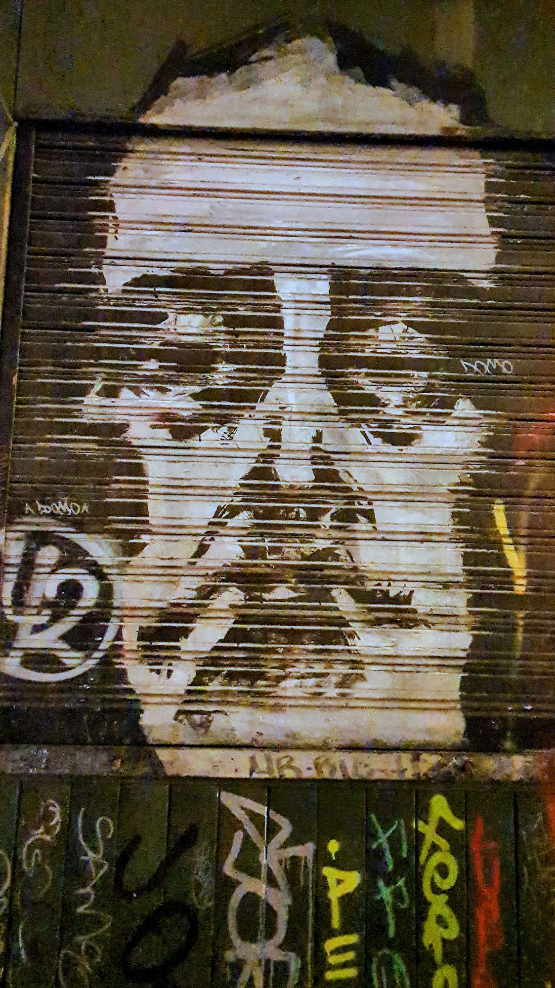 
								Street-art graffiti fresque 
								 
									30 Calle de San Vicente Ferrer
									28004
									Madrid
									Spain 
									DumDum
								Street-Art-Safari.com
								