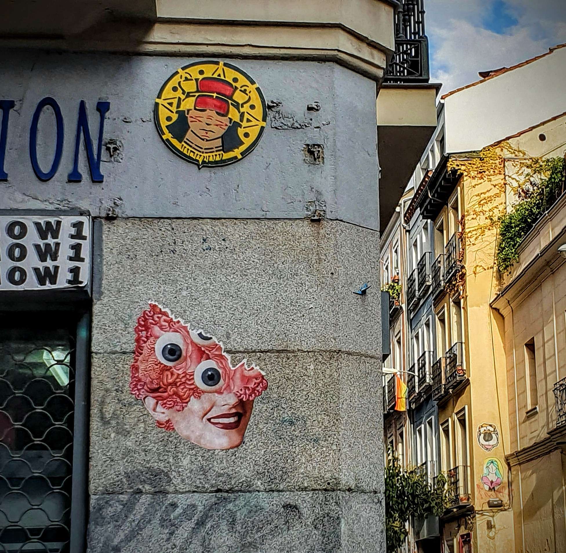 
								Street-art graffiti fresque 
								 
									10 Calle de San Andr&eacute;s
									28004
									Madrid
									Spain 
									DumDum
								Street-Art-Safari.com
								