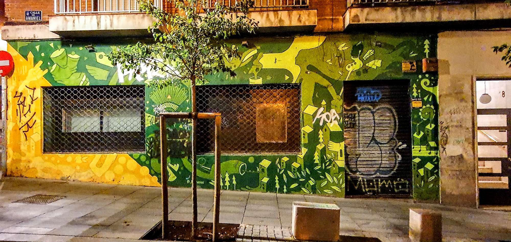 
								Street-art graffiti fresque 
								 
									2B Calle de Amaniel
									28015
									Madrid
									Spain 
									DumDum
								Street-Art-Safari.com
								