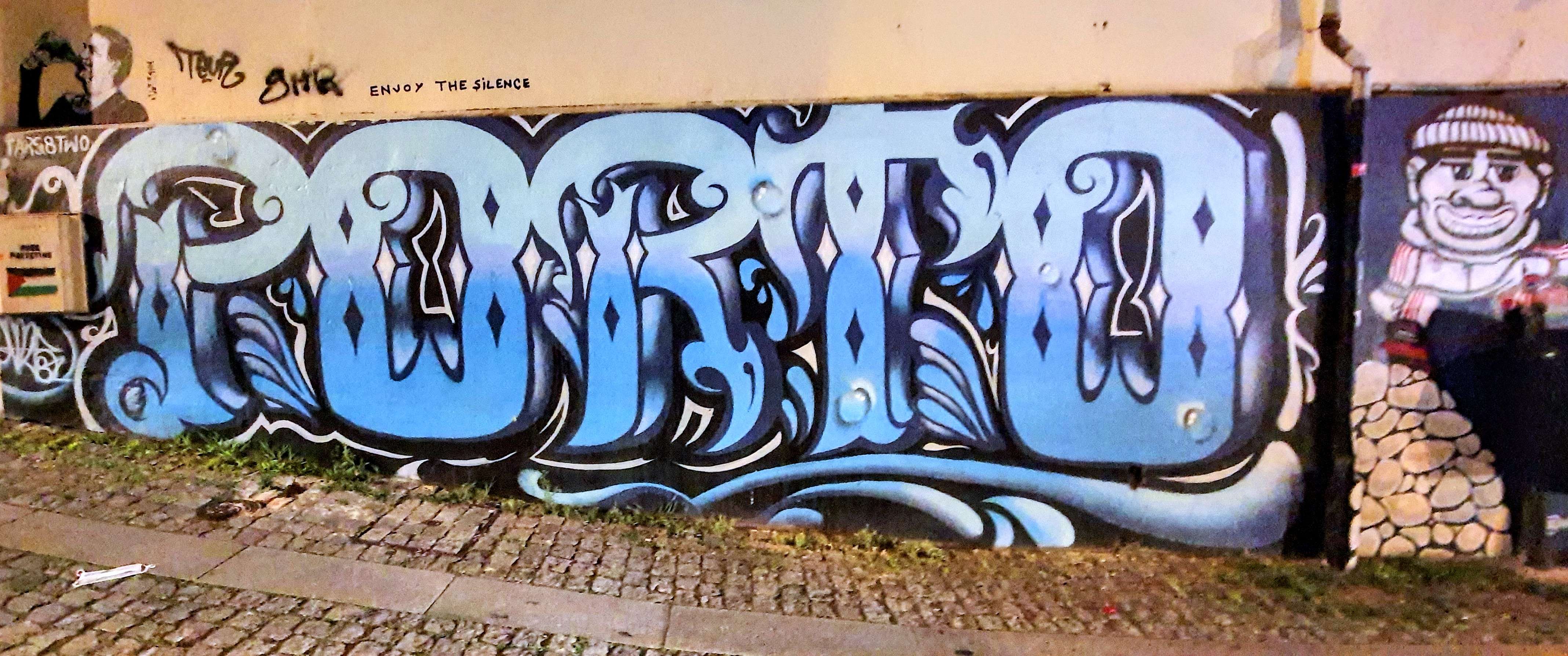 
								Street-art graffiti fresque 
								 
									9 Rua de S&aacute; de Noronha
									4050-161
									Porto
									Portugal 
									Pat Finder
								Street-Art-Safari.com
								