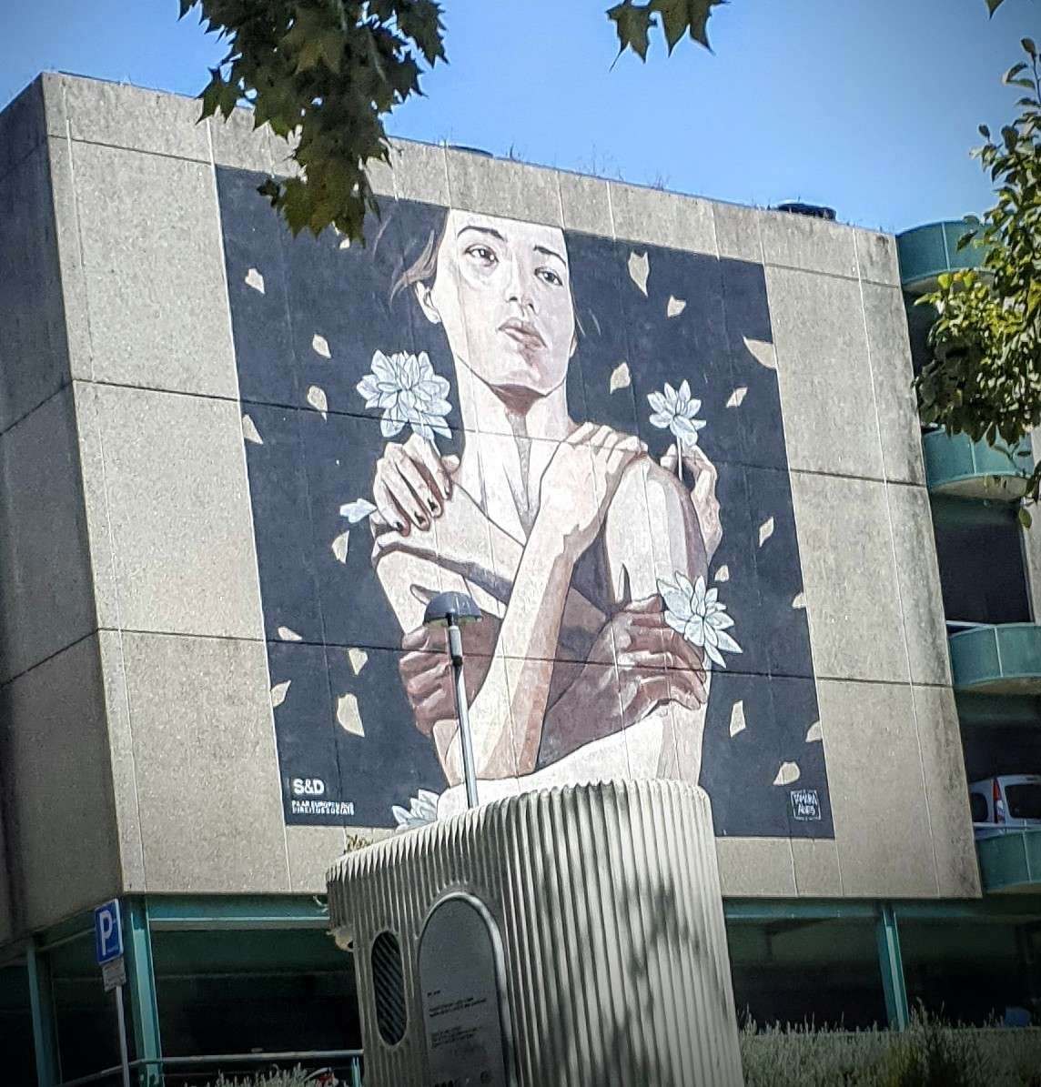 
								Street-art graffiti fresque 
								 
									965 Rua de Fernandes Tom&aacute;s
									4000-220
									Porto
									Portugal 
									Pat Finder
								Street-Art-Safari.com
								