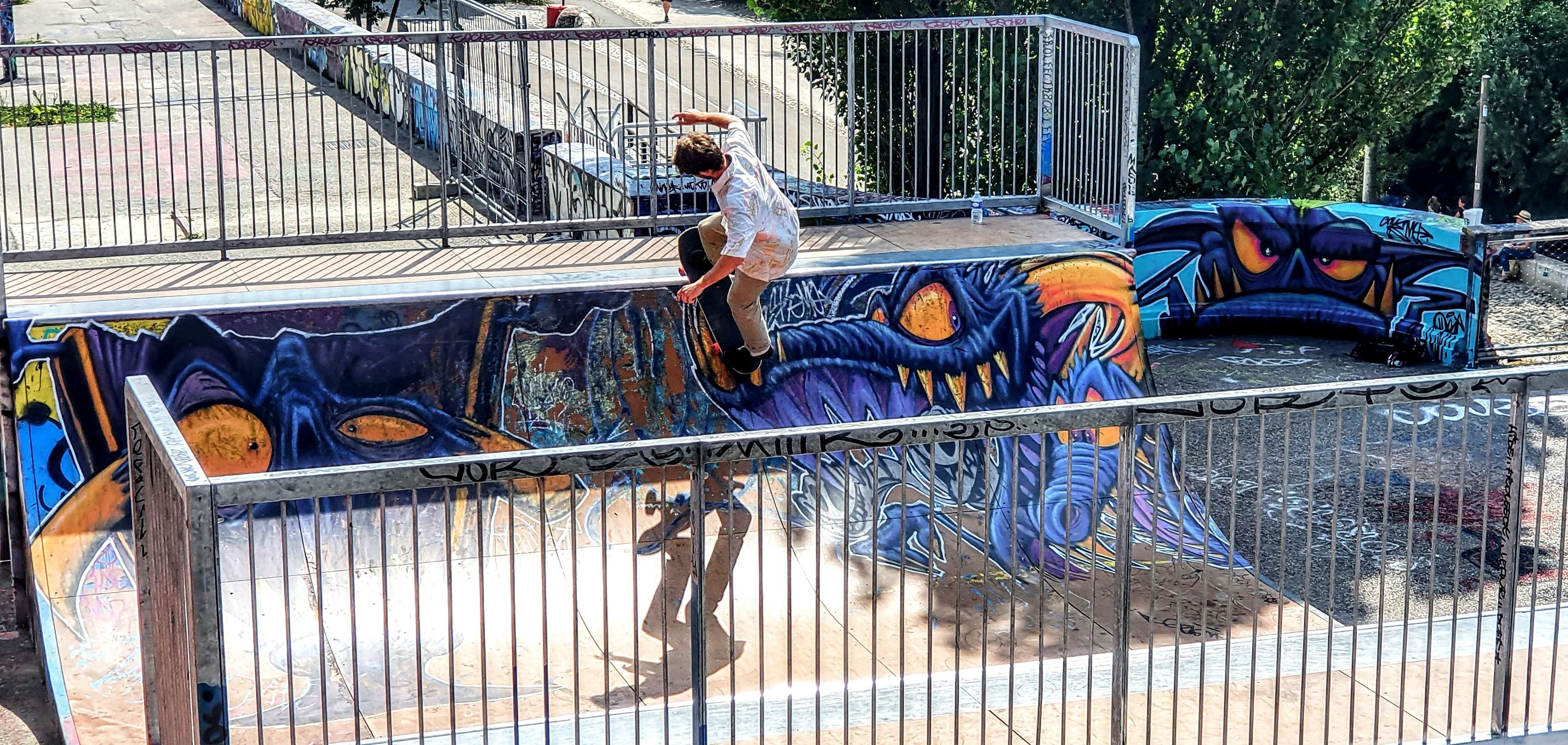 
								Street-art graffiti fresque 
								Skema 
									7 Pont Morand
									69001
									Lyon
									France 
									Pat Finder
								Street-Art-Safari.com
								