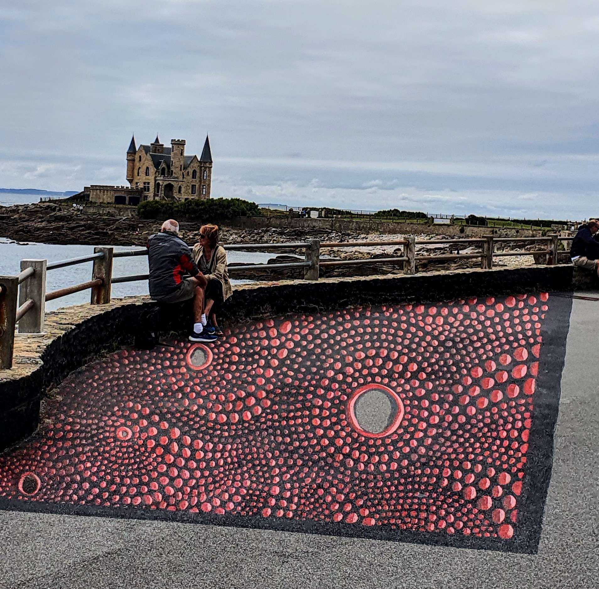 
								Street-art graffiti fresque 
								 
									1 Boulevard d'Hoedic
									56170
									Quiberon
									France 
									Pat Finder
								Street-Art-Safari.com
								