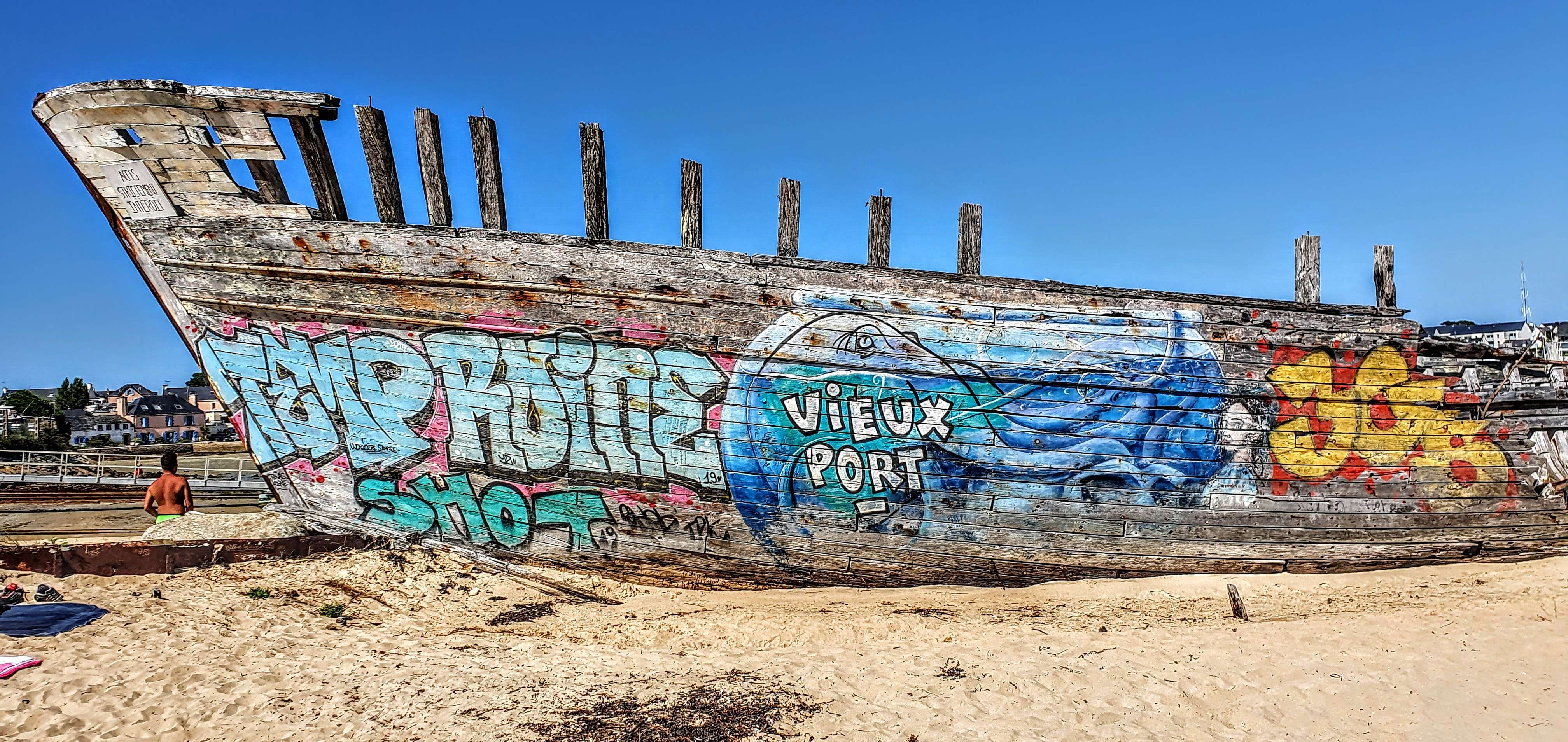 
								Street-art graffiti fresque 
								 
									10 Rue du Mat Fenoux
									56680
									Plouhinec
									France 
									Pat Finder
								Street-Art-Safari.com
								