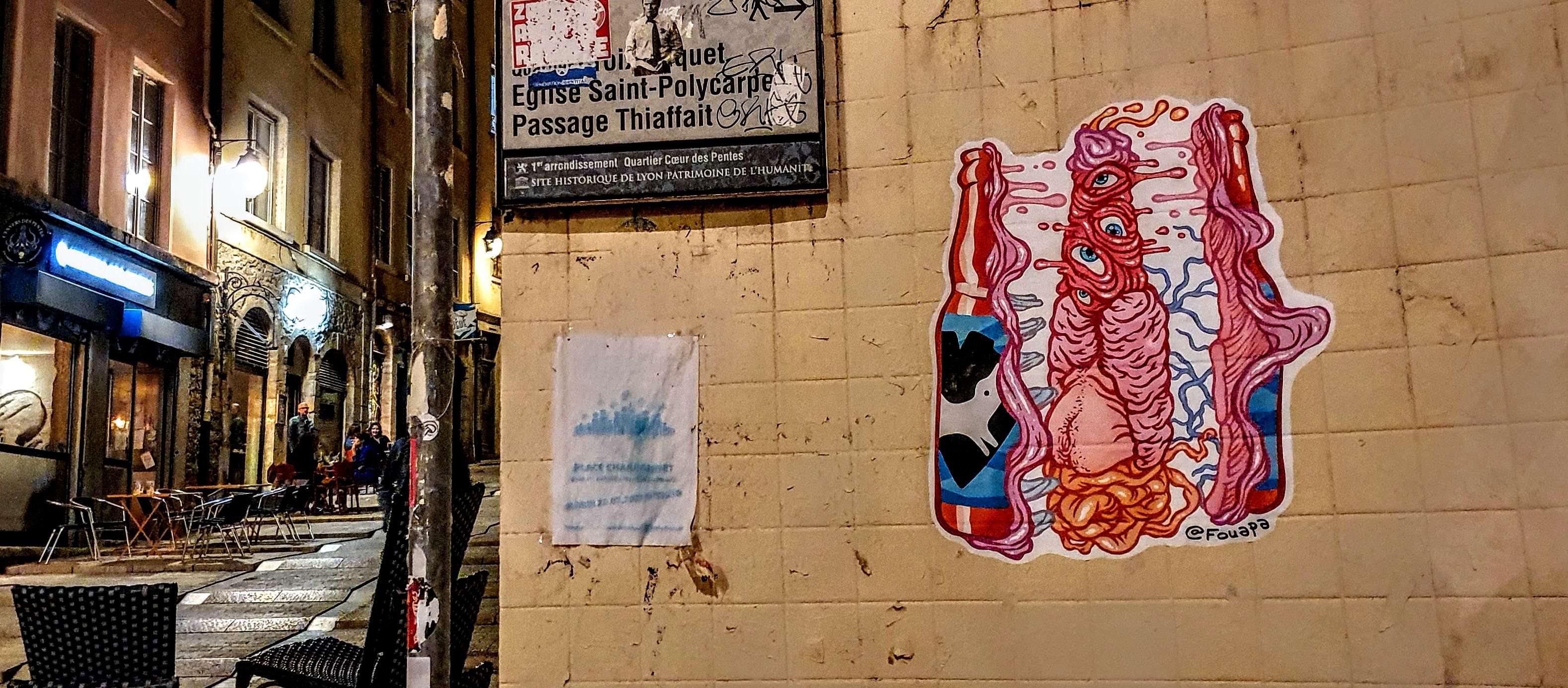 
								Street-art graffiti fresque 
								Fouapa 
									13 Rue Ren&eacute; Leynaud
									69001
									Lyon
									France 
									Pat Finder
								Street-Art-Safari.com
								