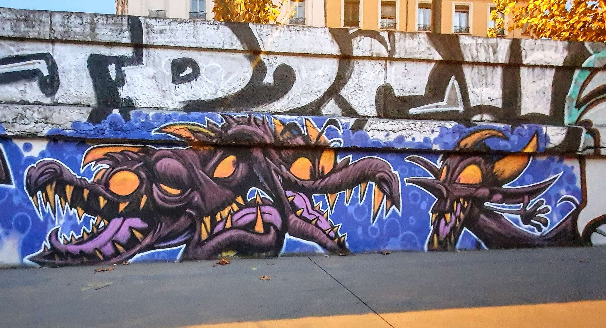 
								Street-art graffiti fresque 
								Skema 
									2 Quai Rambaud
									69002
									Lyon
									France 
									Pat Finder
								Street-Art-Safari.com
								