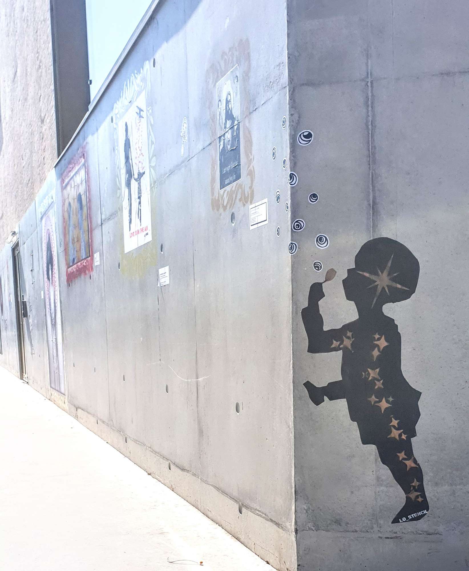 
								Street-art graffiti fresque 
								Lo Stencil 
									3 Rue Pr&eacute;-Gaudry
									69007
									Lyon
									France 
									Pat Finder
								Street-Art-Safari.com
								