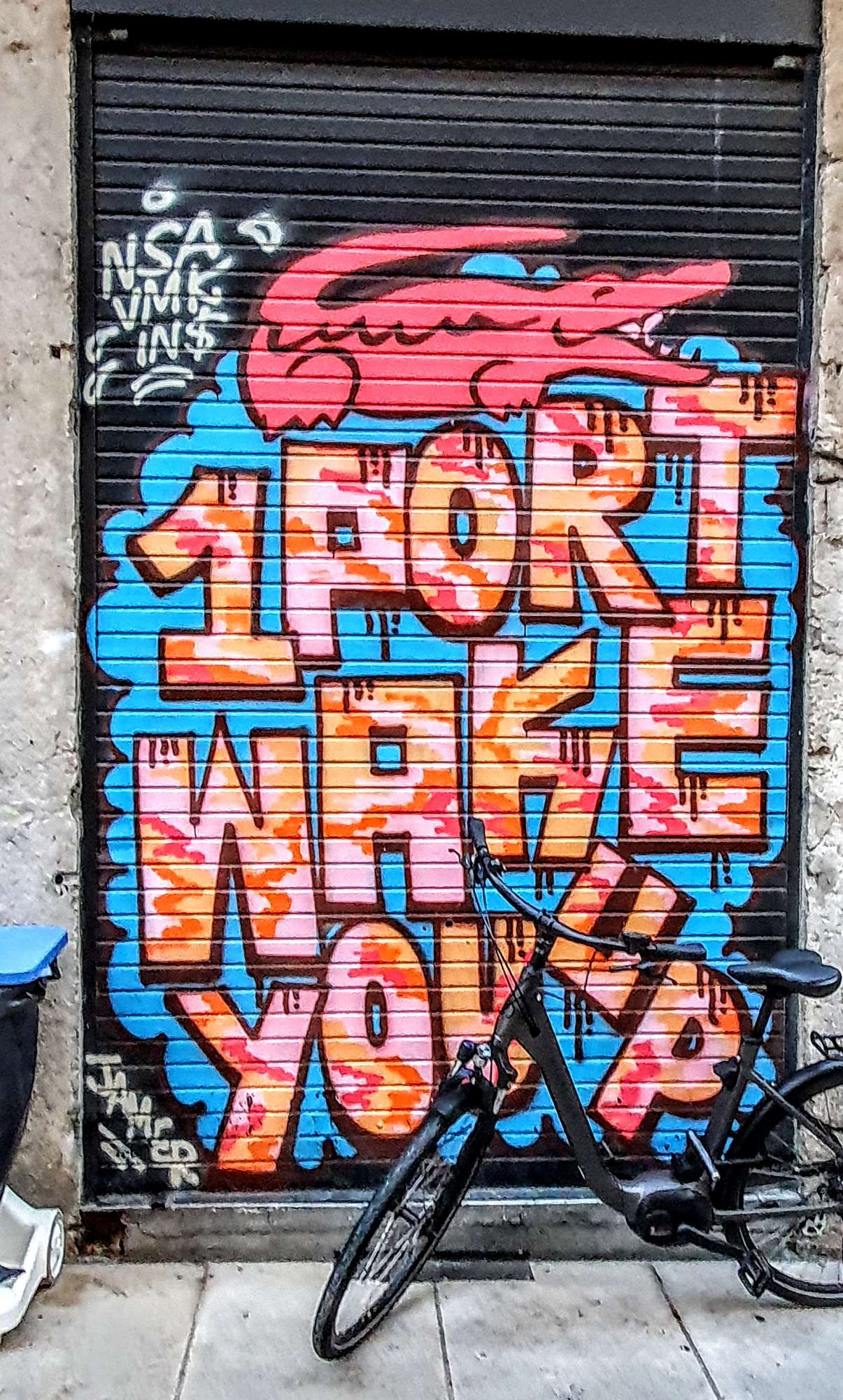 
								Street-art graffiti fresque 
								1Port 
									5 Place des Capucins
									69001
									Lyon
									France 
									Pat Finder
								Street-Art-Safari.com
								