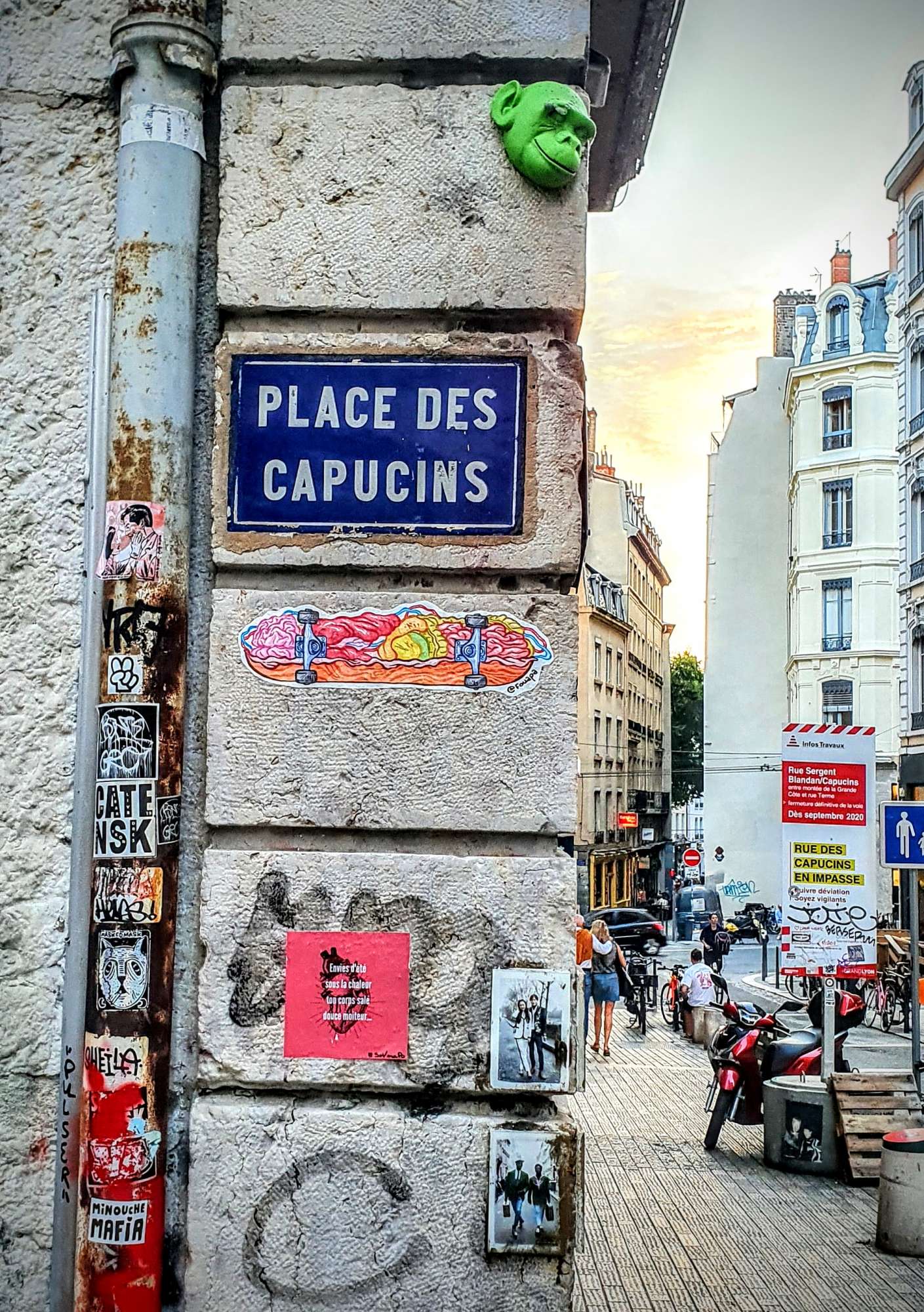 
								Street-art graffiti fresque 
								BackToTheStreet, Fouapa, Zorm 
									40 Rue des Capucins
									69001
									Lyon
									France 
									Pat Finder
								Street-Art-Safari.com
								