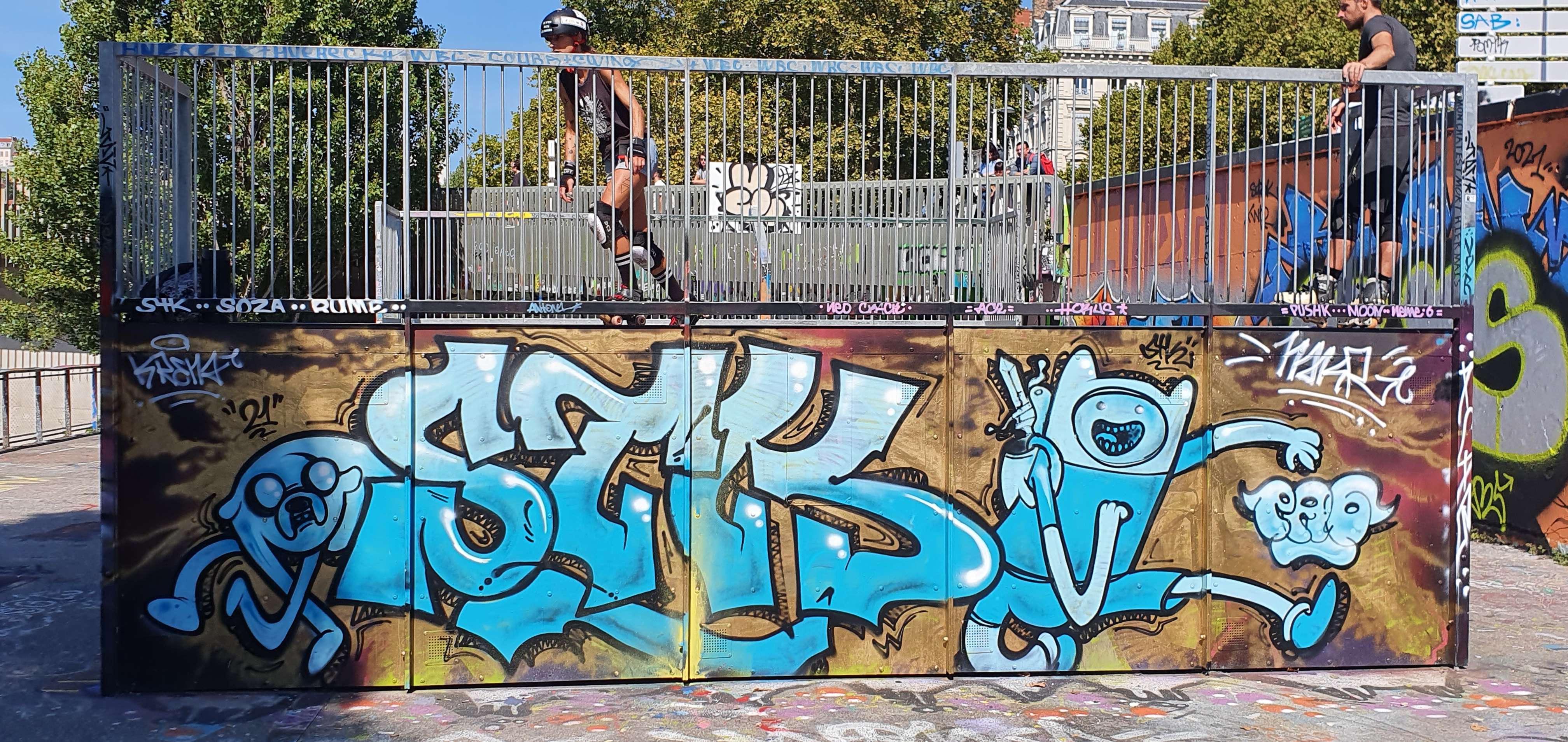 
								Street-art graffiti fresque 
								 
									102 Quai du G&eacute;n&eacute;ral Sarrail
									69006
									Lyon
									France 
									Pat Finder
								Street-Art-Safari.com
								