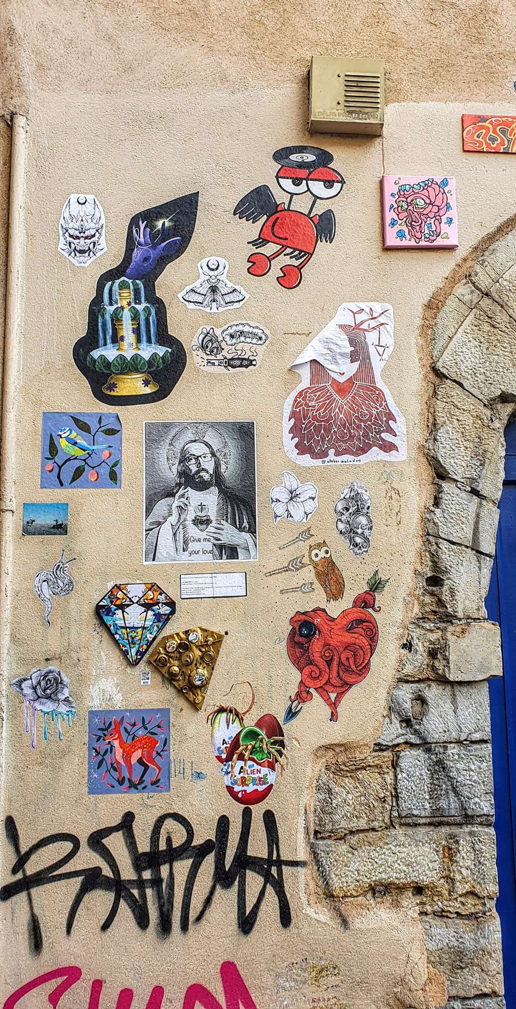 
								Street-art graffiti fresque 
								Ax Creart, Barclay Du BonPasteur, Cap Phi, Fouapa 
									4 Rue Ren&eacute; Leynaud
									69001
									Lyon
									France 
									Pat Finder
								Street-Art-Safari.com
								