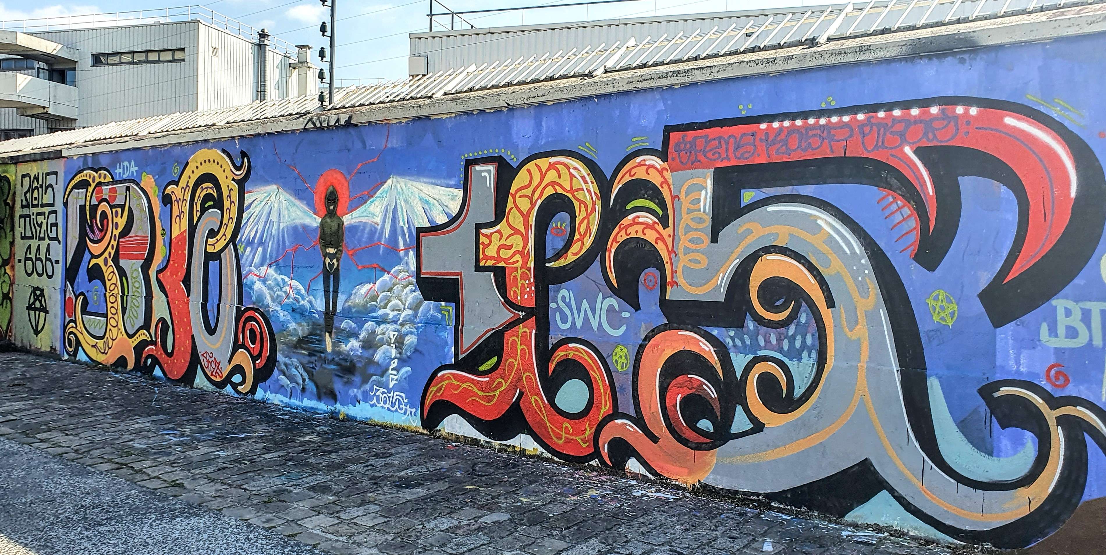 
								Street-art graffiti fresque 
								 
									13 Avenue du G&eacute;n&eacute;ral Leclerc
									93500
									Pantin
									France 
									Pat Finder
								Street-Art-Safari.com
								