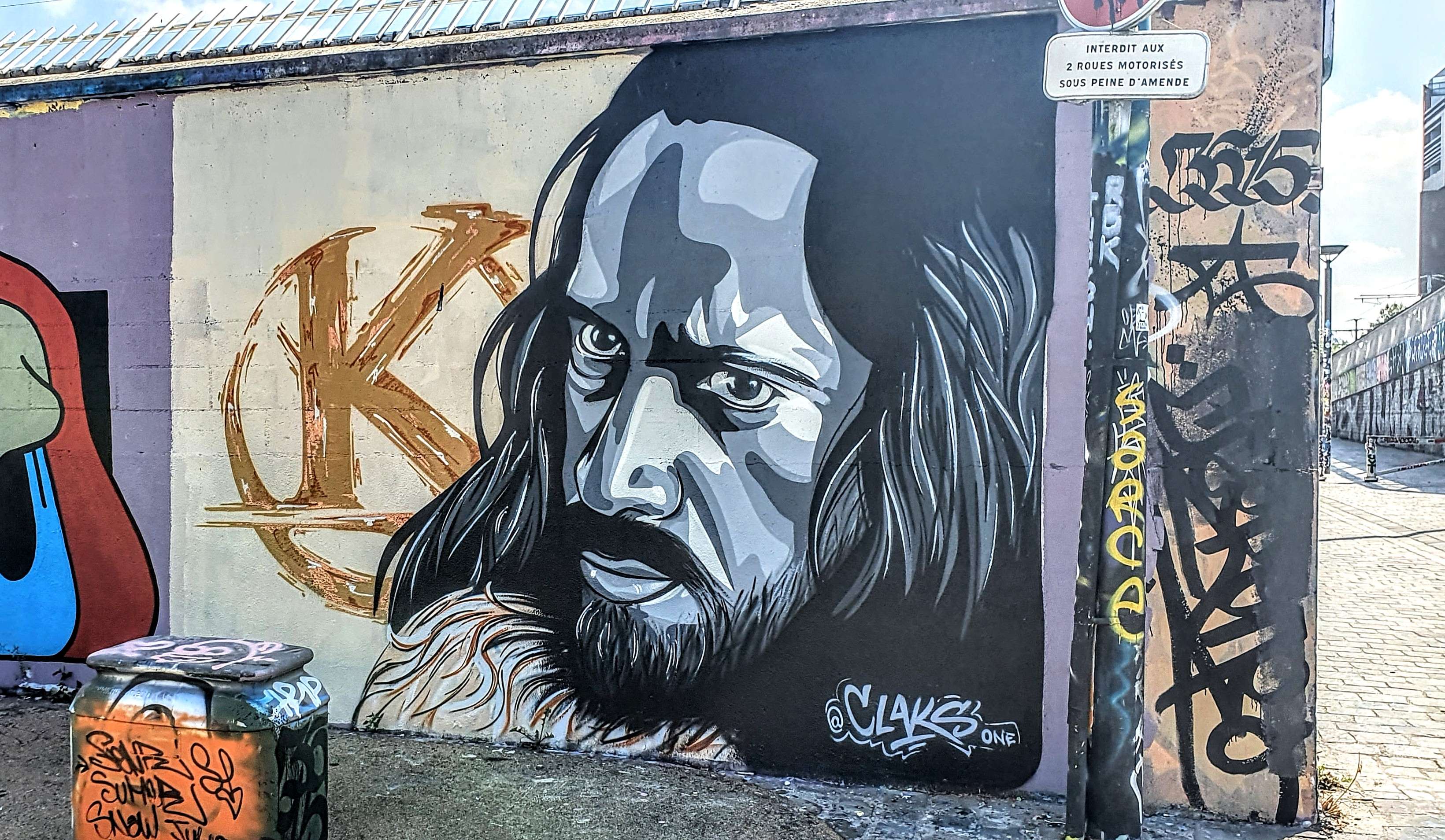 
								Street-art graffiti fresque 
								Claks One 
									7 Rue du G&eacute;n&eacute;ral Compans
									93500
									Pantin
									France 
									Pat Finder
								Street-Art-Safari.com
								