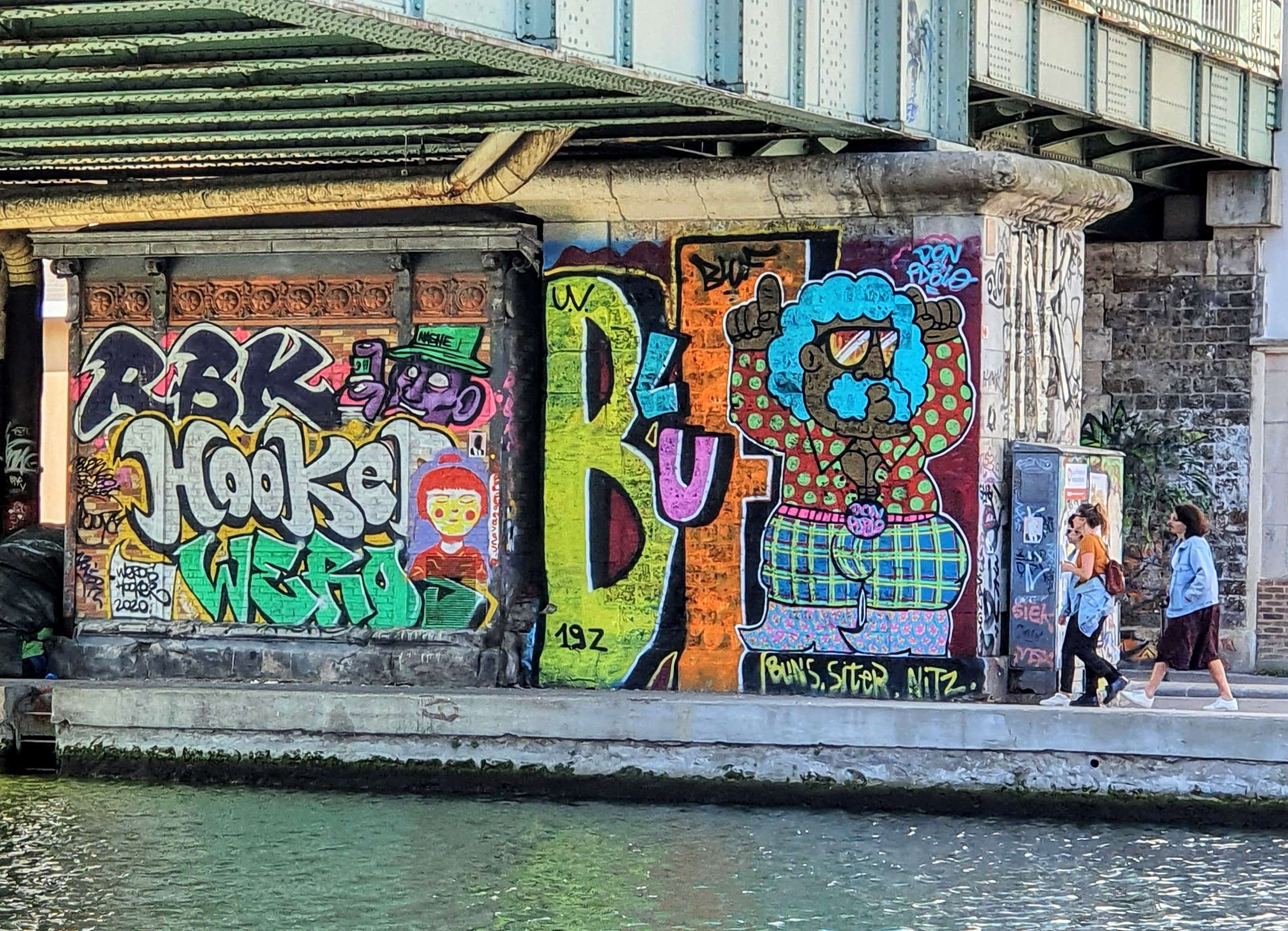 
								Street-art graffiti fresque 
								 
									28S Quai de la Marne
									75019
									Paris
									France 
									Pat Finder
								Street-Art-Safari.com
								