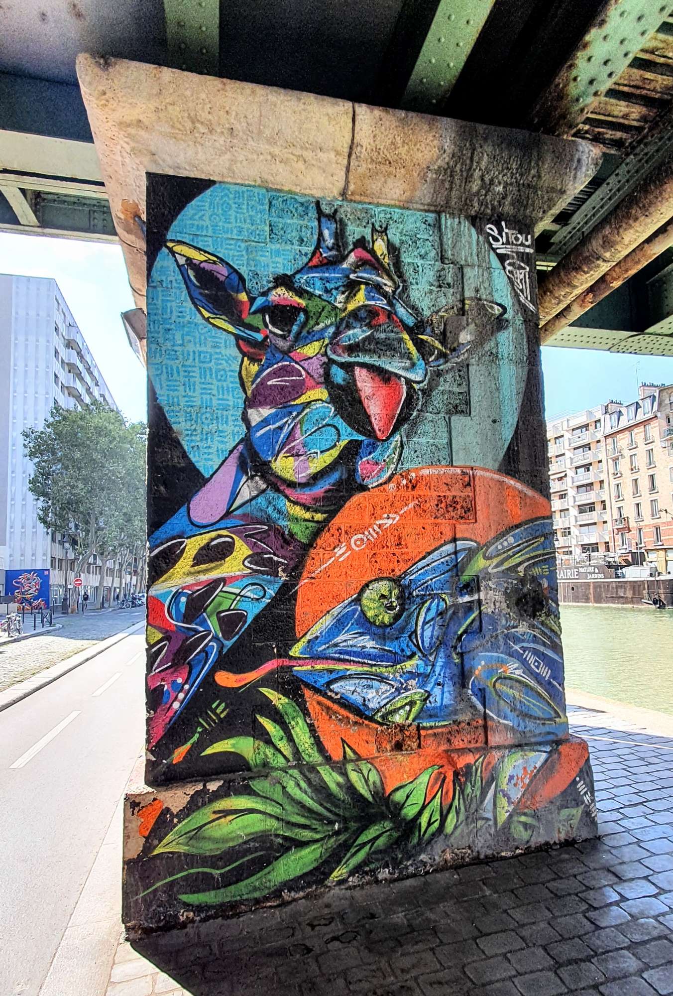 
								Street-art graffiti fresque 
								 
									28S Quai de la Marne
									75019
									Paris
									France 
									Pat Finder
								Street-Art-Safari.com
								