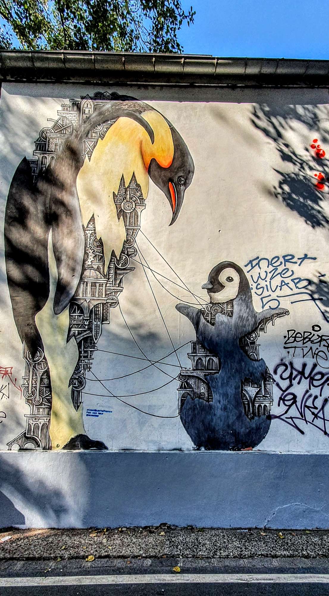 
								Street-art graffiti fresque 
								Ardif 
									92S Quai de la Loire
									75019
									Paris
									France 
									Pat Finder
								Street-Art-Safari.com
								