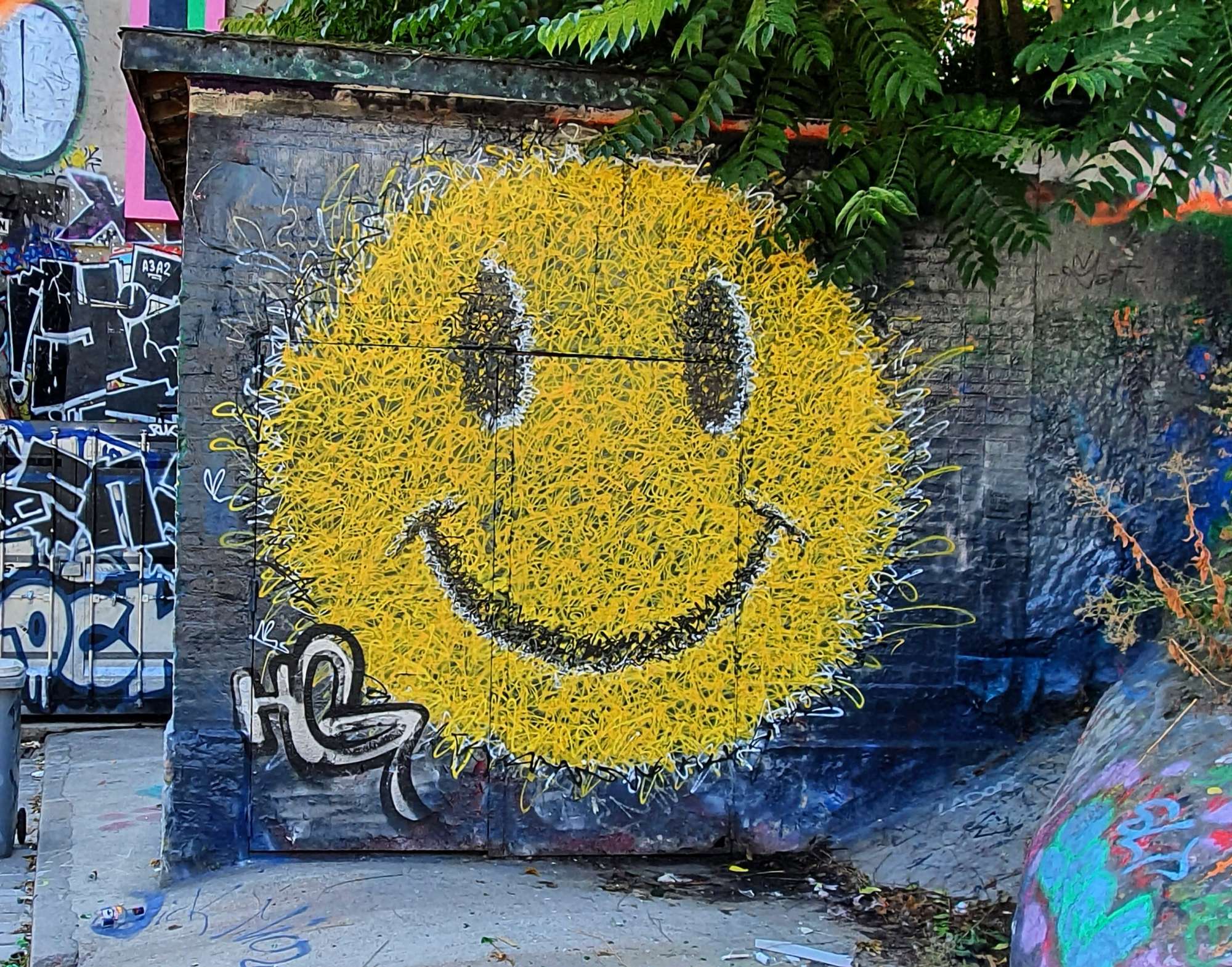 
								Street-art graffiti fresque 
								HG, Sept 
									203 Quai de Valmy
									75010
									Paris
									France 
									Pat Finder
								Street-Art-Safari.com
								