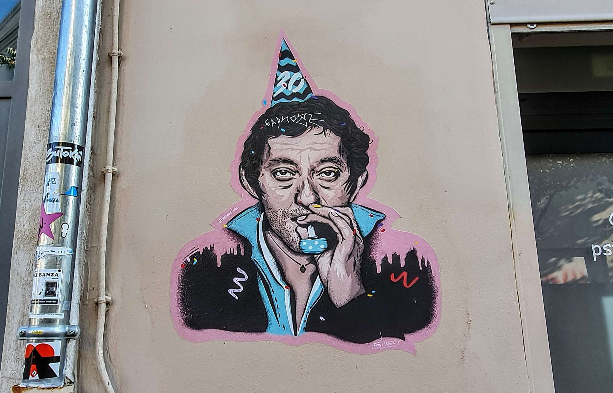 
								Street-art graffiti fresque 
								5ive, Eapnoze 
									58 Rue des cinq Diamants
									75013
									Paris
									France 
									Pat Finder
								Street-Art-Safari.com
								