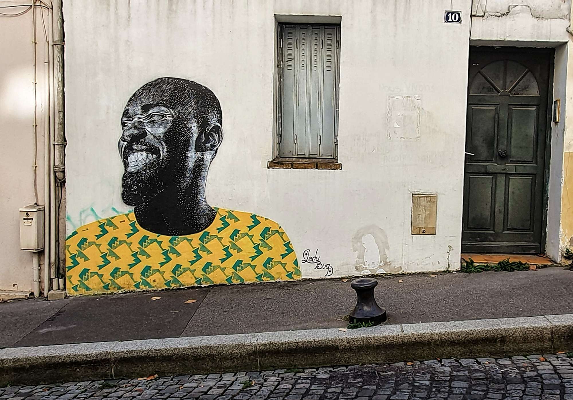 
								Street-art graffiti fresque 
								LadyBug 
									5 Rue Buot
									75013
									Paris
									France 
									Pat Finder
								Street-Art-Safari.com
								