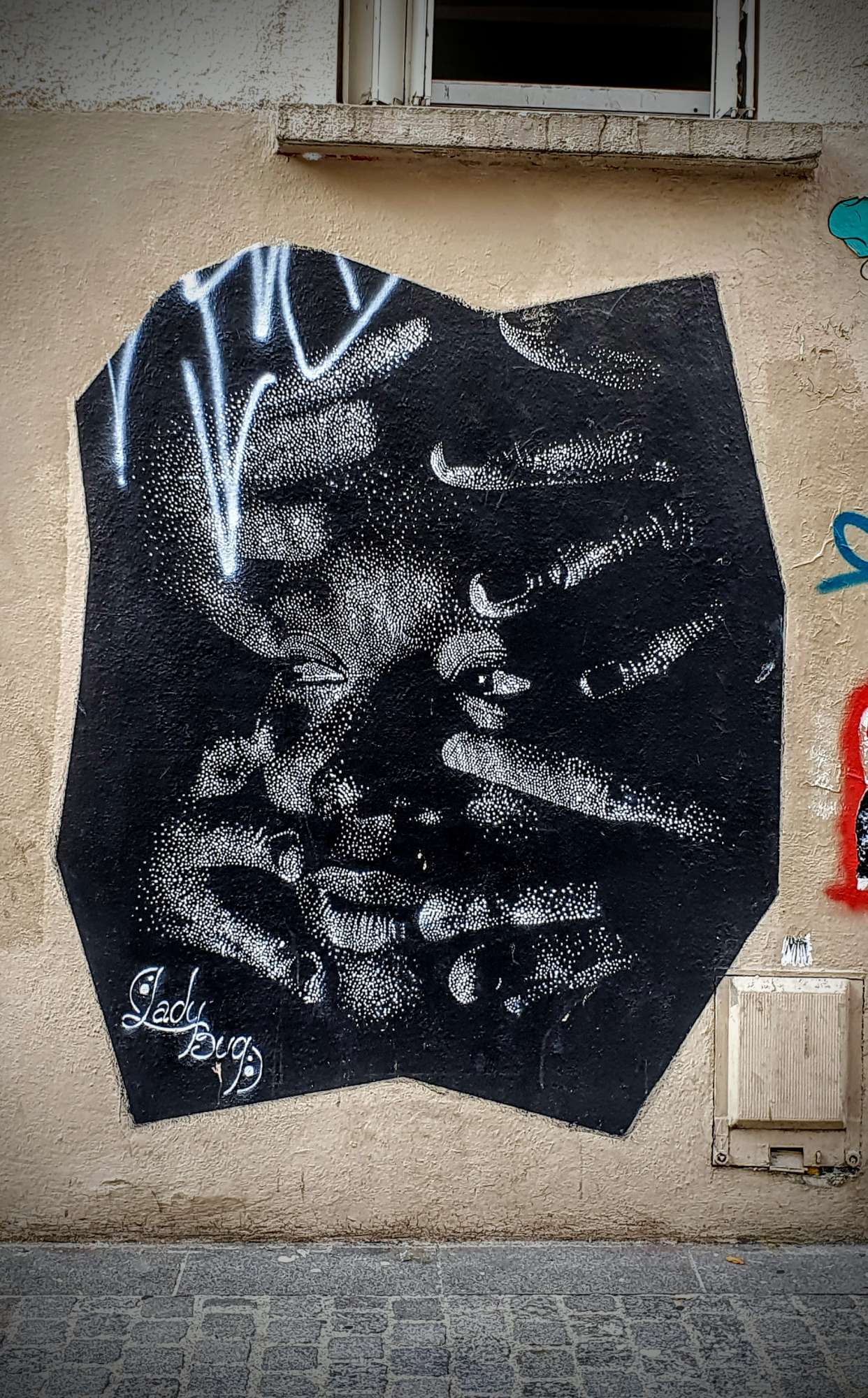 
								Street-art graffiti fresque 
								LadyBug 
									2 Passage du Moulin des Pr&eacute;s
									75013
									Paris
									France 
									Pat Finder
								Street-Art-Safari.com
								