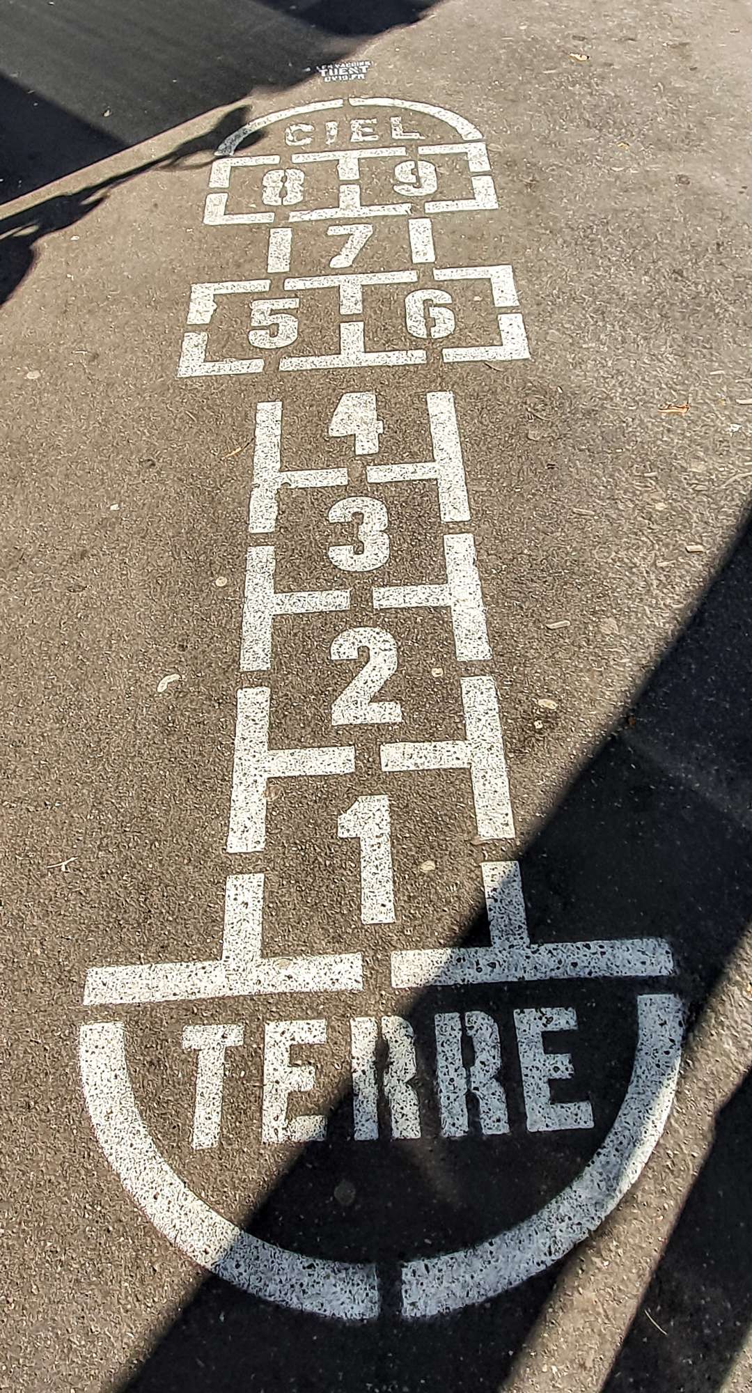 
								Street-art graffiti fresque 
								 
									42 Rue Vandrezanne
									75013
									Paris
									France 
									Pat Finder
								Street-Art-Safari.com
								