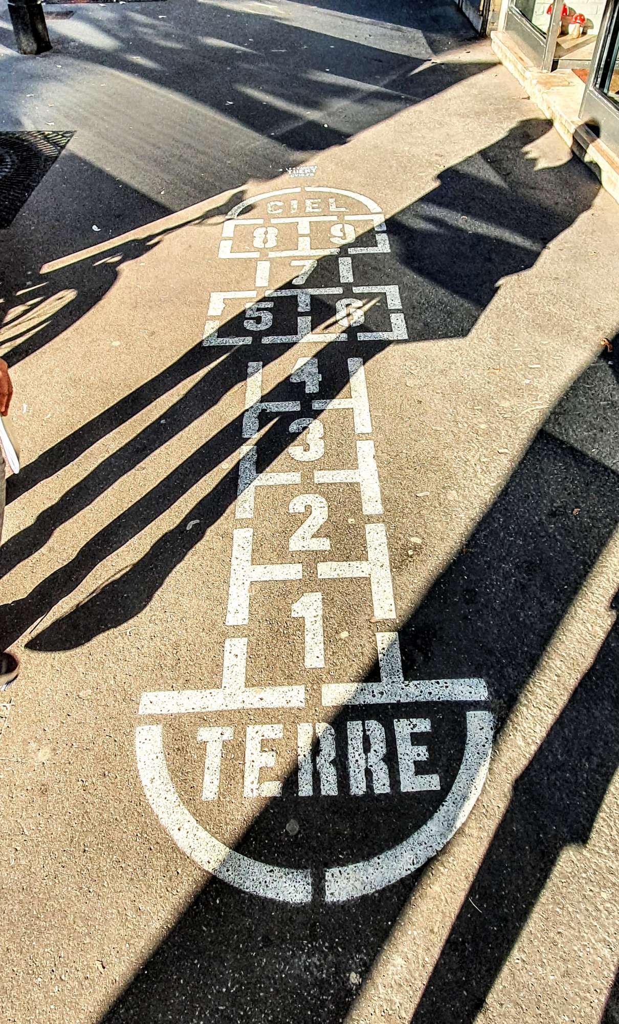 
								Street-art graffiti fresque 
								 
									42 Rue Vandrezanne
									75013
									Paris
									France 
									Pat Finder
								Street-Art-Safari.com
								