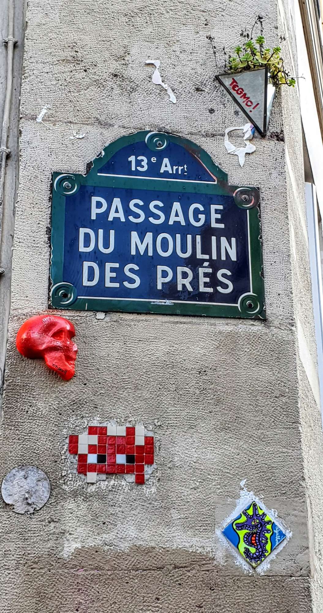 
								Street-art graffiti fresque 
								Invader, Tegmo 
									2 Passage du Moulin des Pr&eacute;s
									75013
									Paris
									France 
									Pat Finder
								Street-Art-Safari.com
								