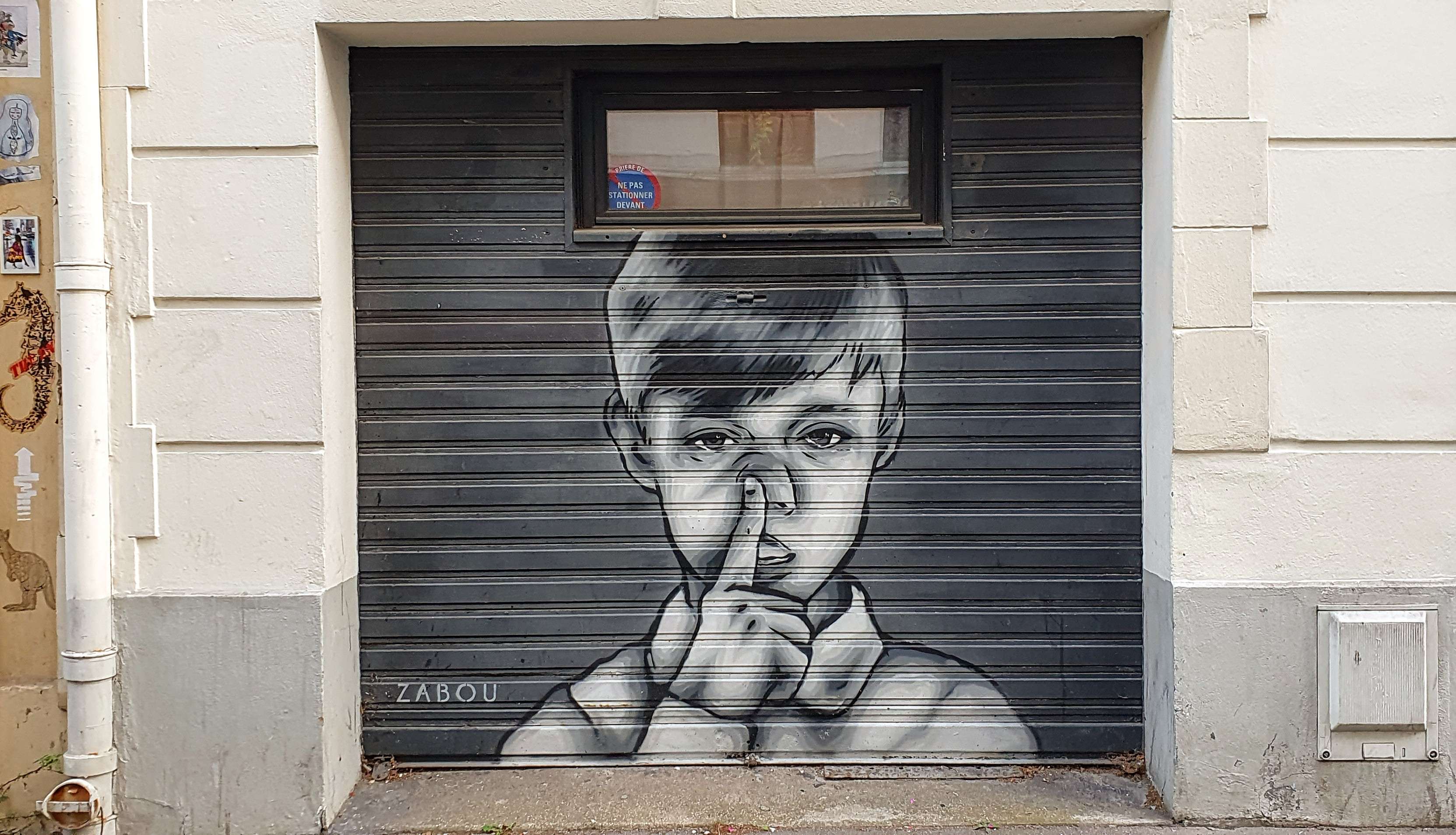 
								Street-art graffiti fresque 
								Zabou 
									36 Rue des cinq Diamants
									75013
									Paris
									France 
									Pat Finder
								Street-Art-Safari.com
								