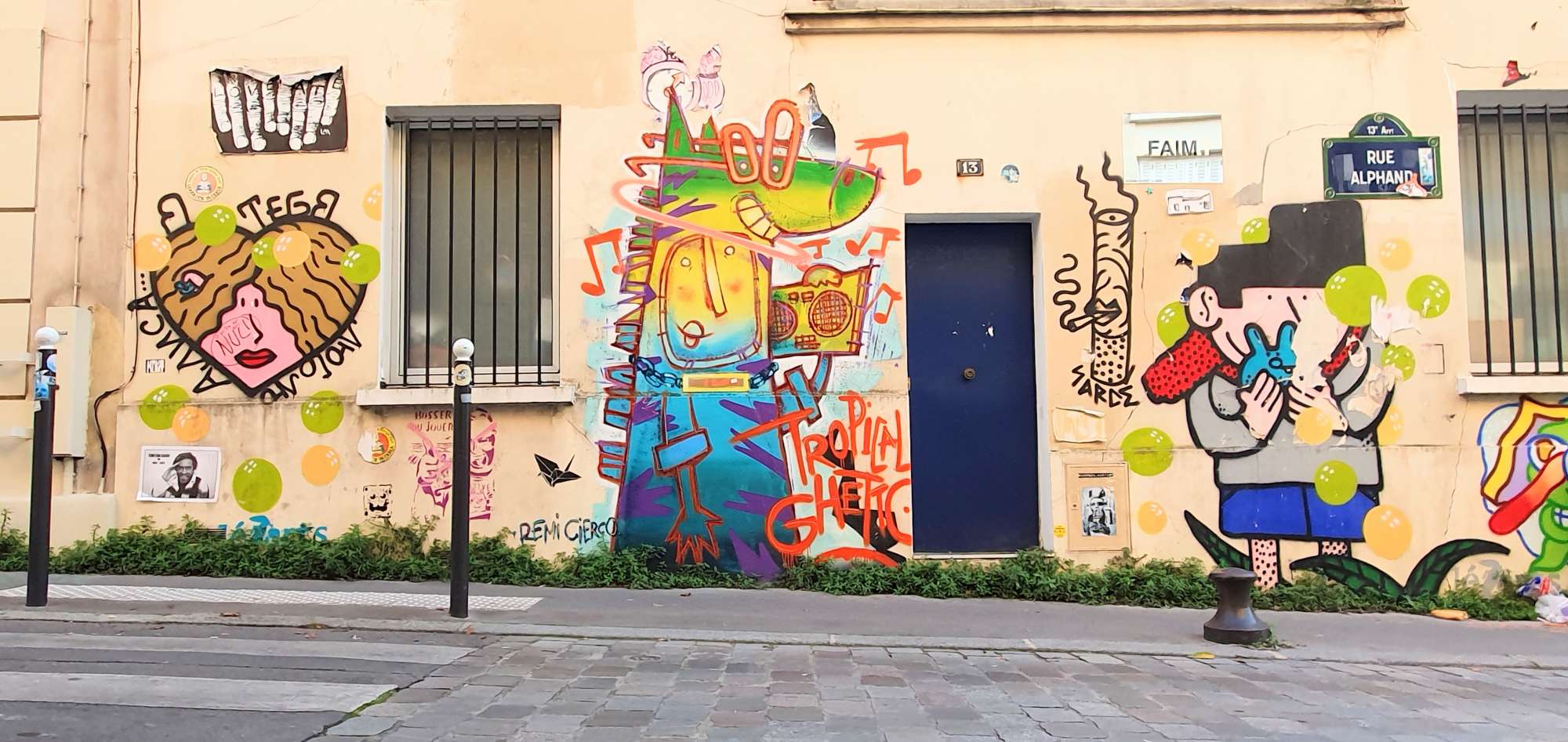 
								Street-art graffiti fresque 
								 
									16 Rue Alphand
									75013
									Paris
									France 
									Pat Finder
								Street-Art-Safari.com
								