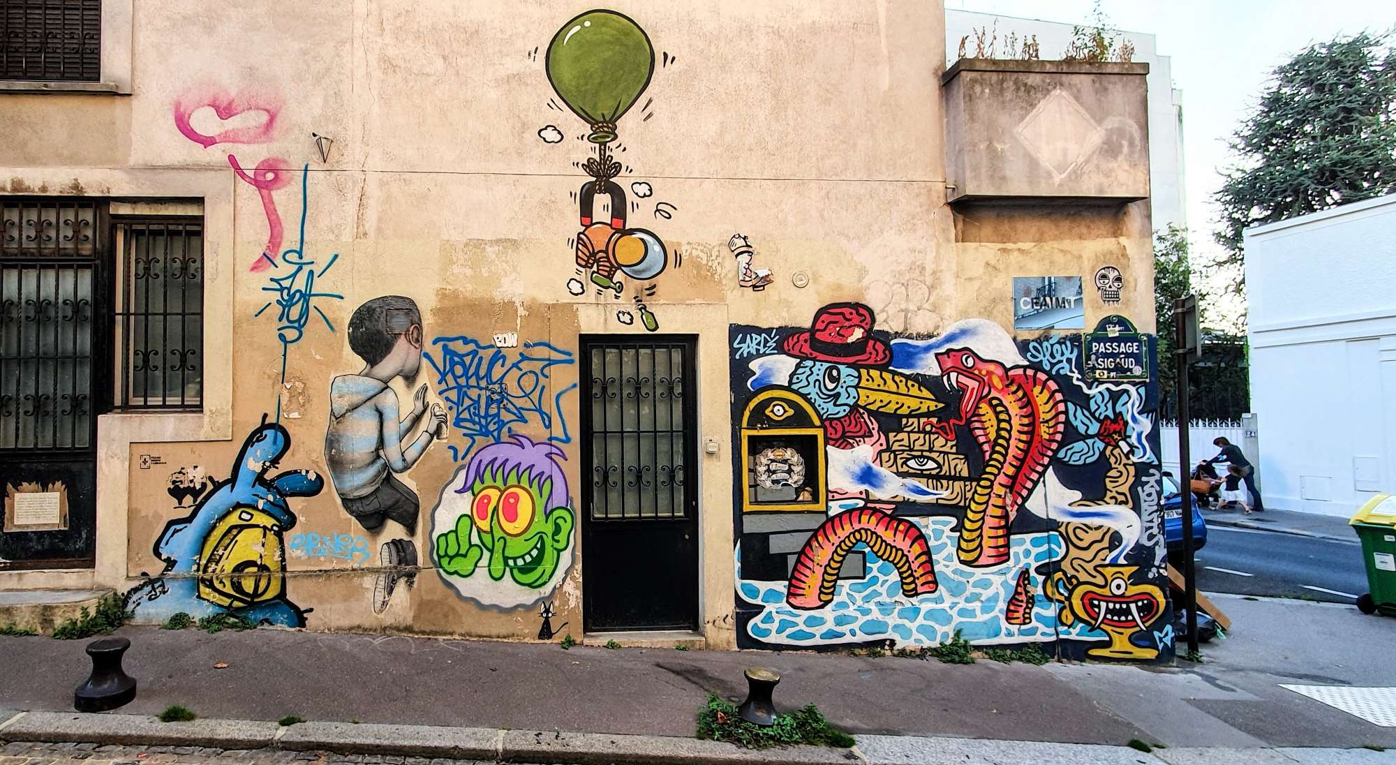 
								Street-art graffiti fresque 
								Jace, Seth 
									21 Rue Barrault
									75013
									Paris
									France 
									Pat Finder
								Street-Art-Safari.com
								