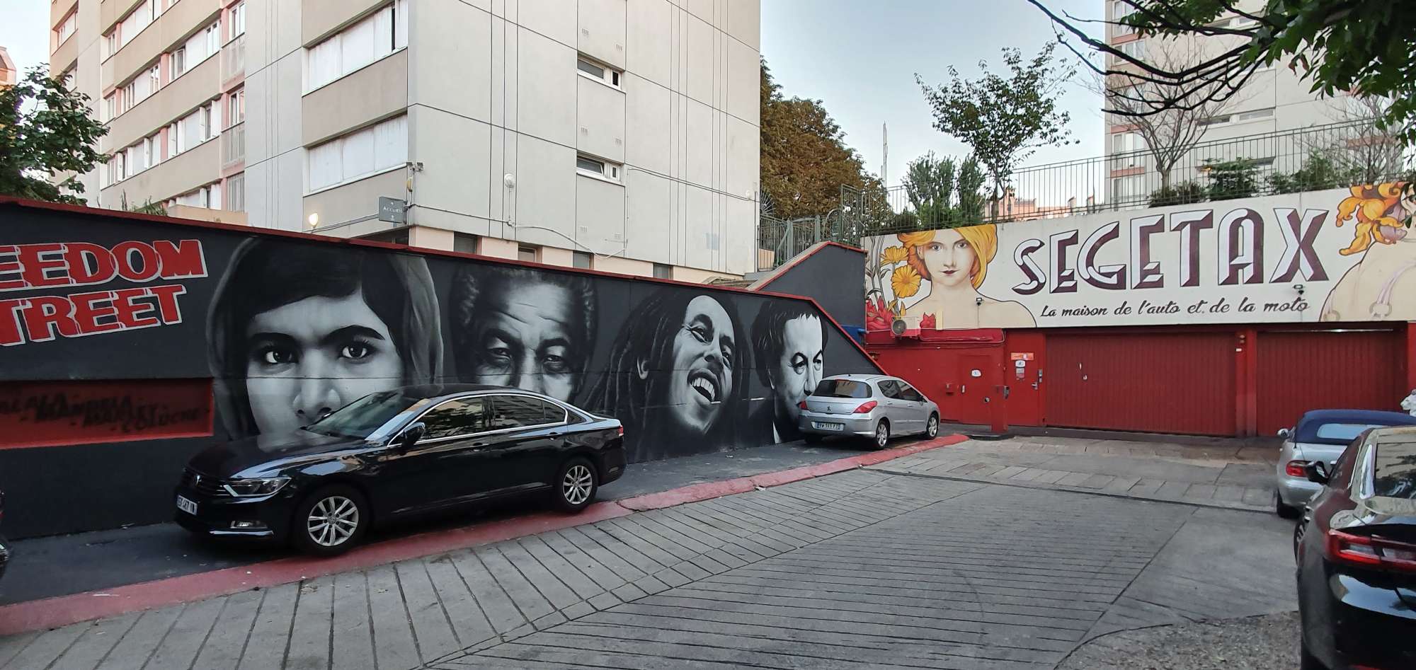 
								Street-art graffiti fresque 
								 
									29 Rue du Banquier
									75013
									Paris
									France 
									Pat Finder
								Street-Art-Safari.com
								