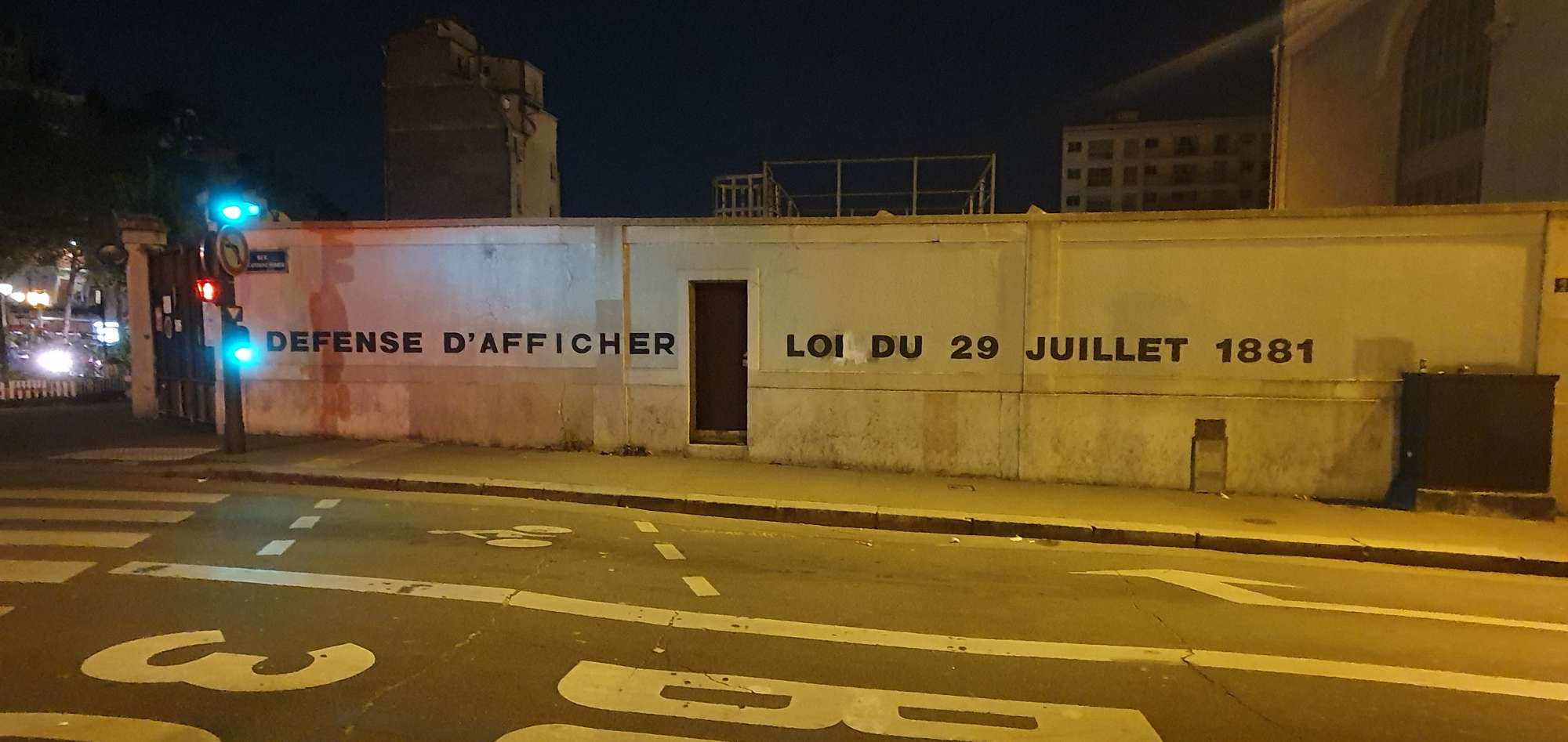 
								Street-art graffiti fresque 
								 
									6 Rue du Capitaine Ferber
									75020
									Paris
									France 
									Pat Finder
								Street-Art-Safari.com
								